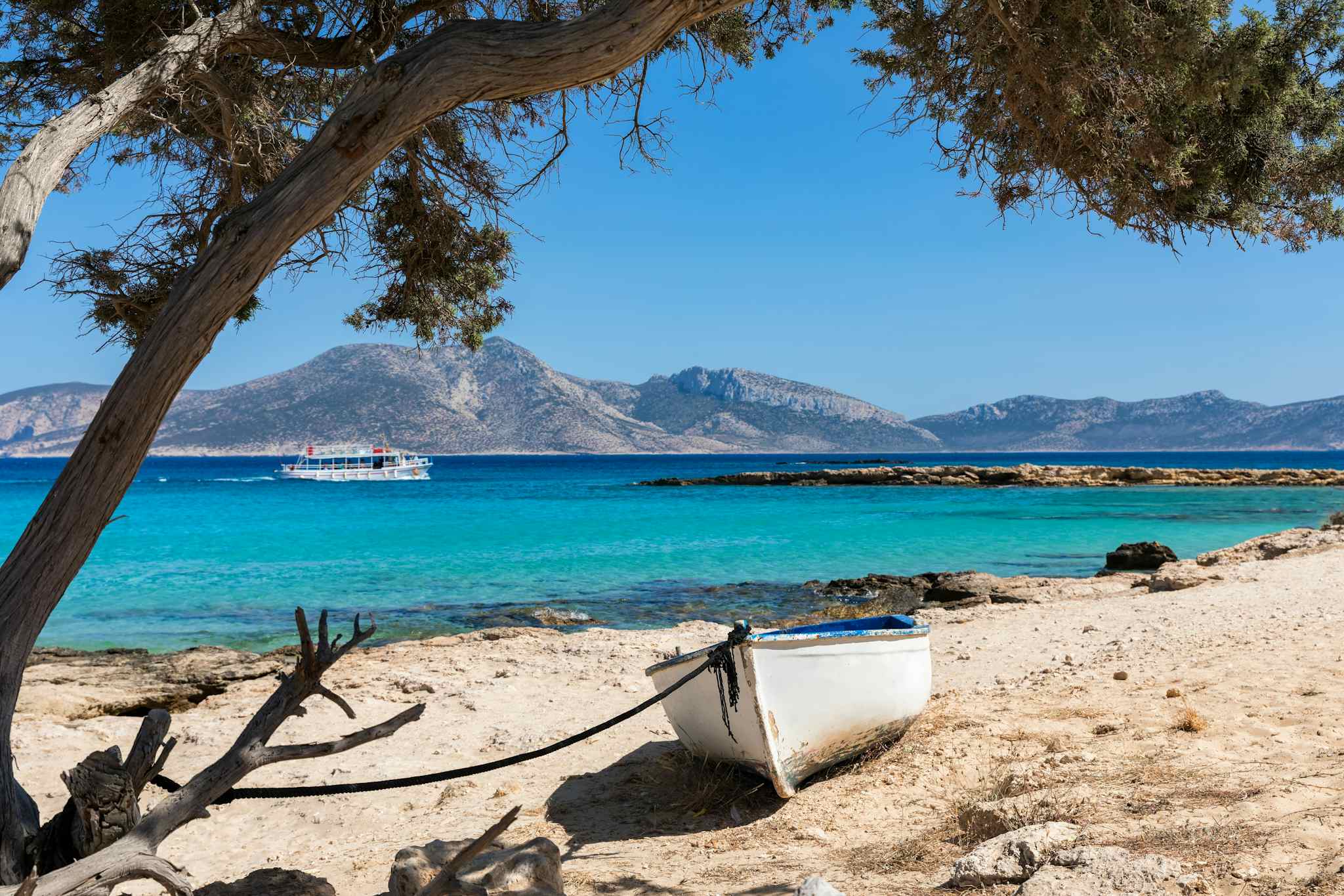 SHUTTERSTOCK - Beach in the Koufonisia Islands, Cyclades region of Greece. Photo: Shutterstock: 681725425

