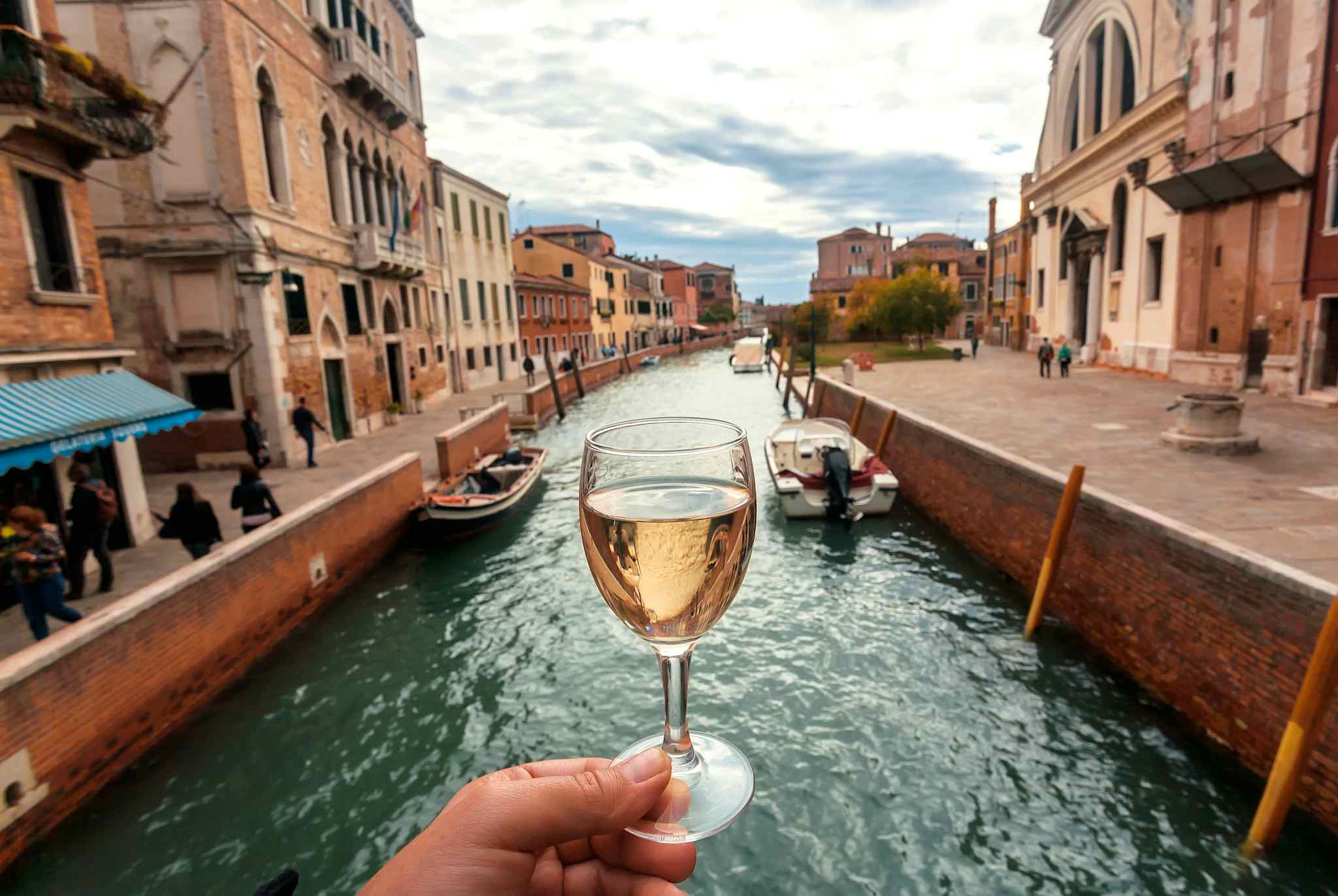 Venice and wine, Italy. Photo: GettyImages-1363823091