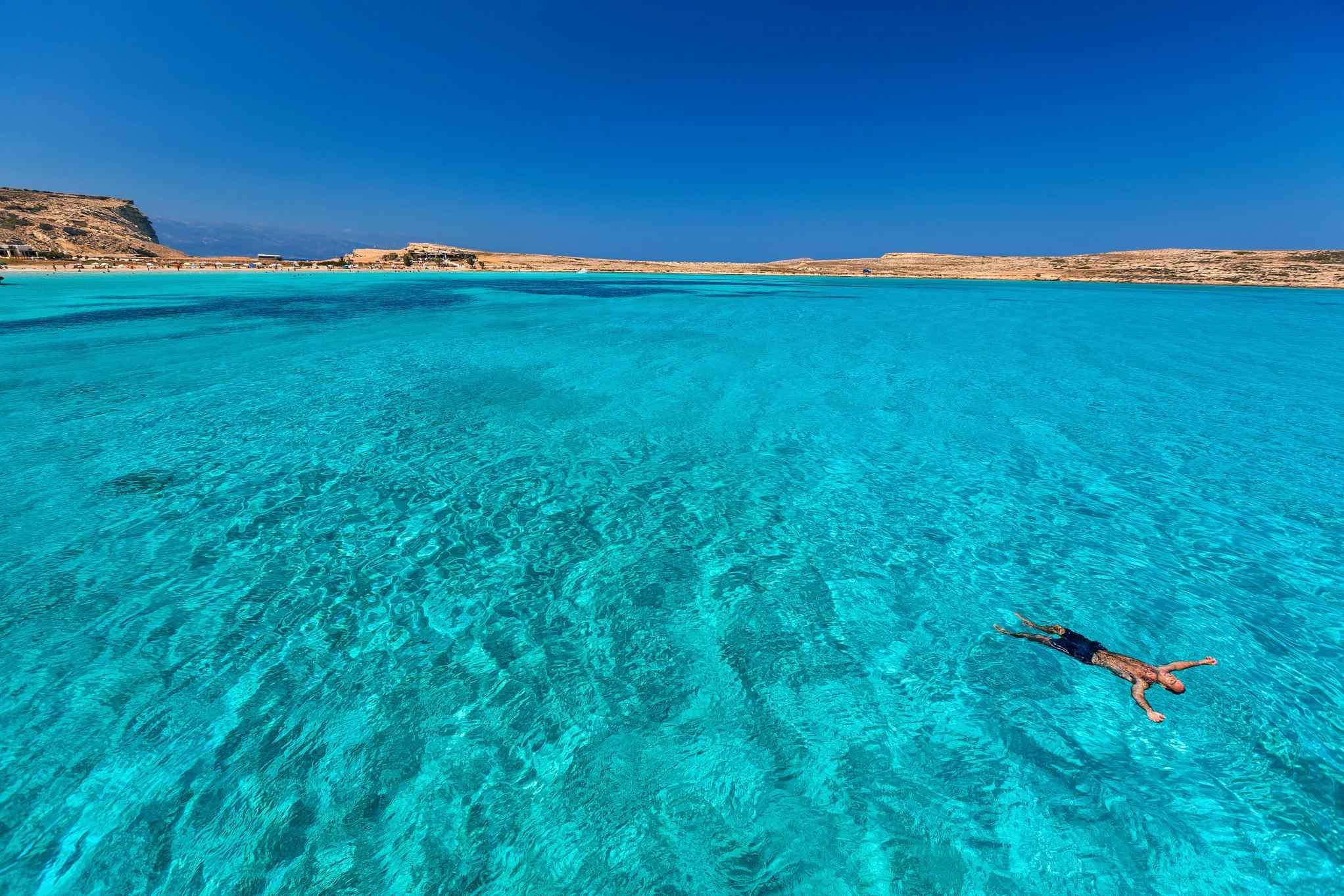 SHUTTERSTOCK - Beautiful blue and turquoise waters beach at Koufonisia Islands, Greece.
Photo: Shutterstock: 1694382061
