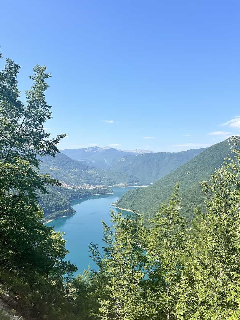 Unspoilt scenery, fantastic wine