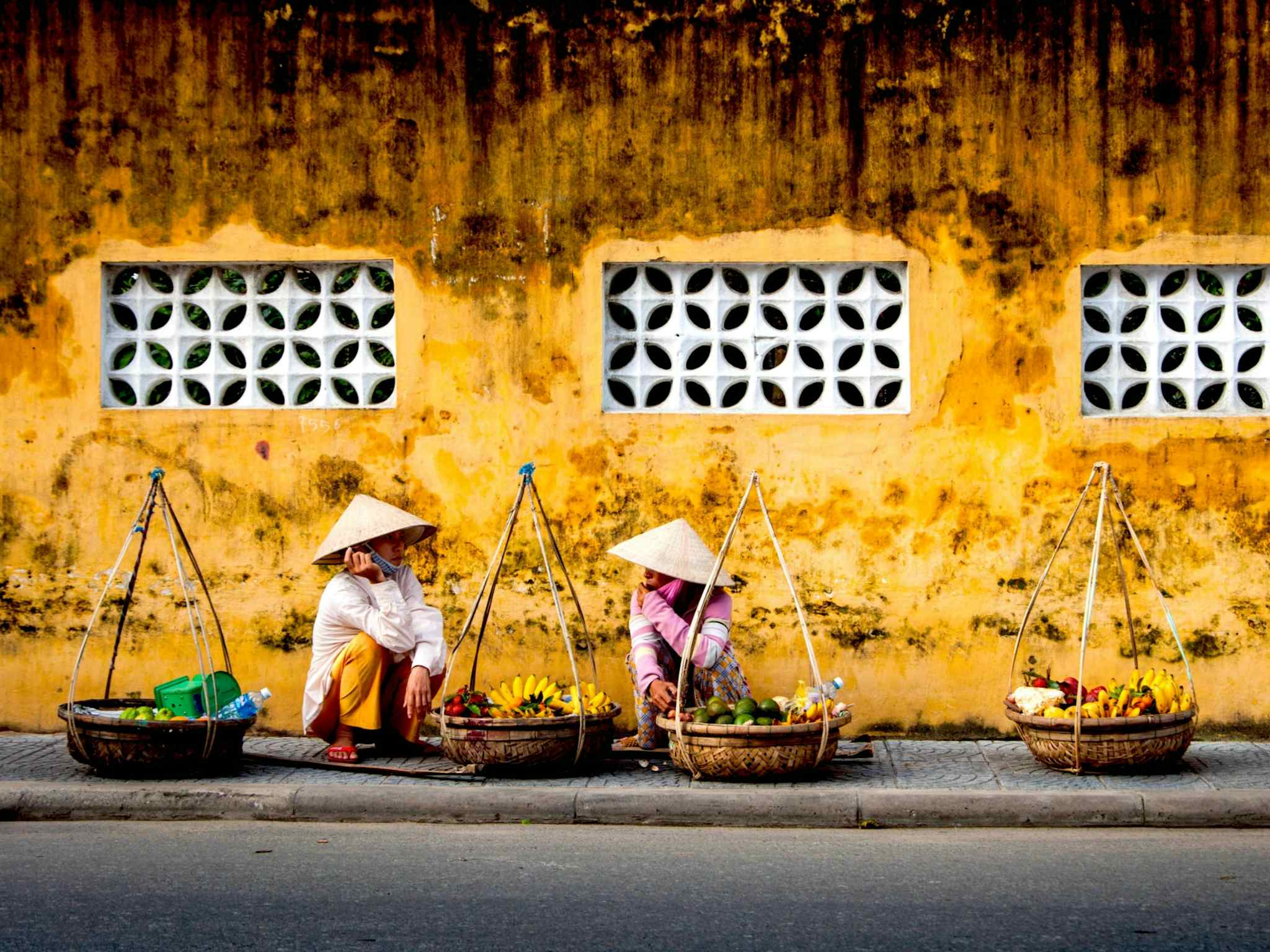 Vietnamese street vendors in Hoi An, Vietnam. Photo: Host/EAsia Active