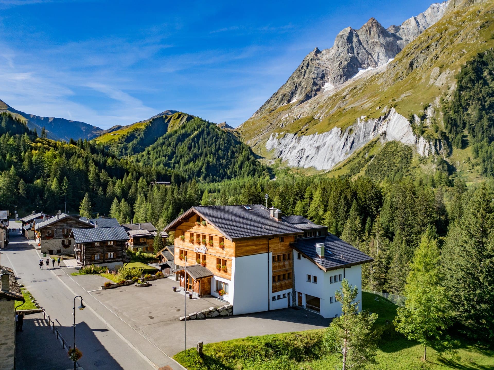 Hotel Edelweiss exterior