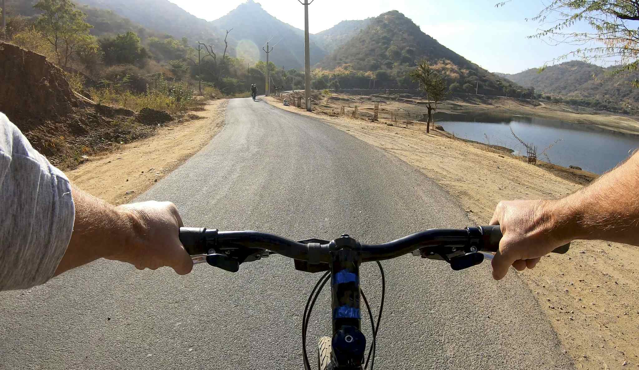 POV of cycling through Rajasthan rural roads in India. Photo: GettyImages-1295520790
