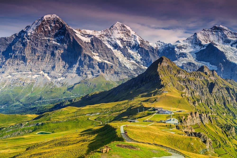 Swiss Alps panorama with Jungfrau, Monch, Eiger North face and Mannlichen cable car station in Grindelwald. Photo: iStock / Janoka82