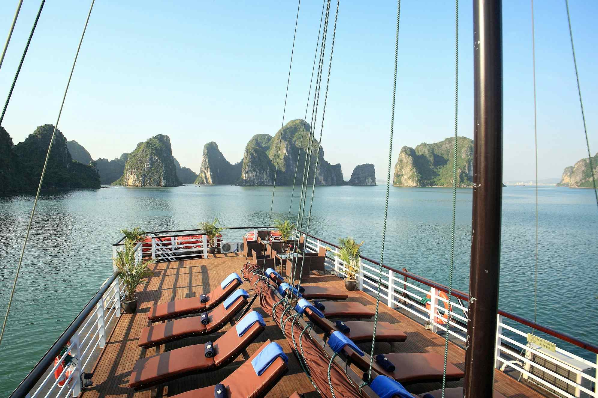 Lan Ha Bay cruise, Vietnam. Photo: Host/Easia Active
