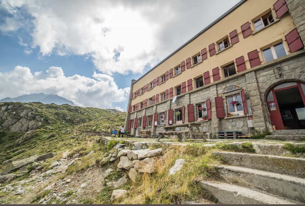 Front view of the Refuge de la Glere