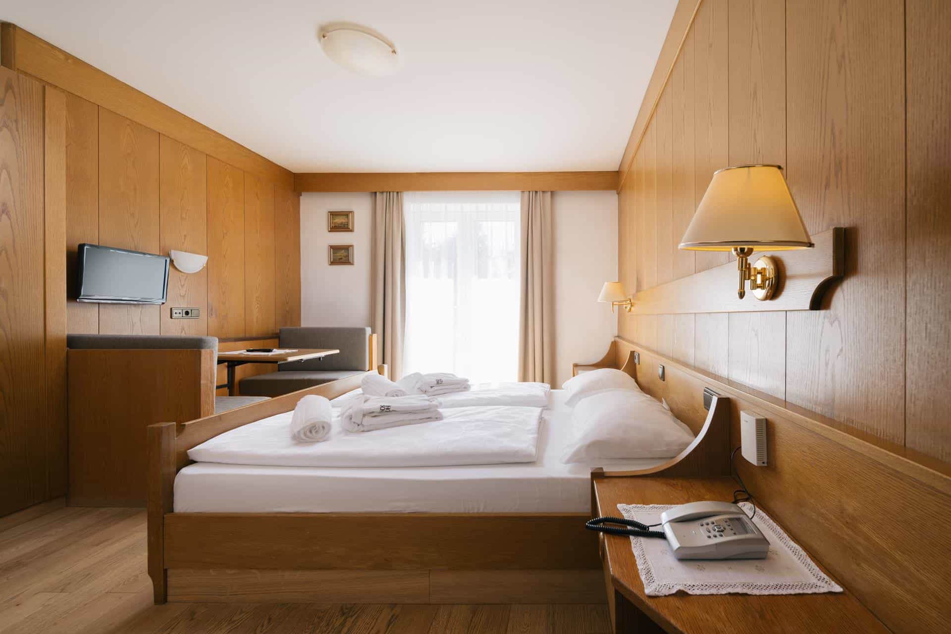 Hotel Sonne Dobbiaco, Dolomites.