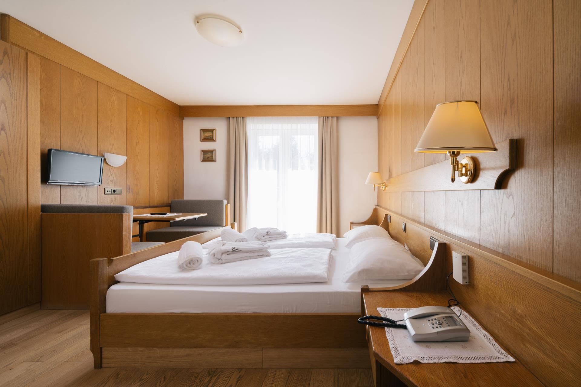 Hotel Sonne Dobbiaco, Dolomites.