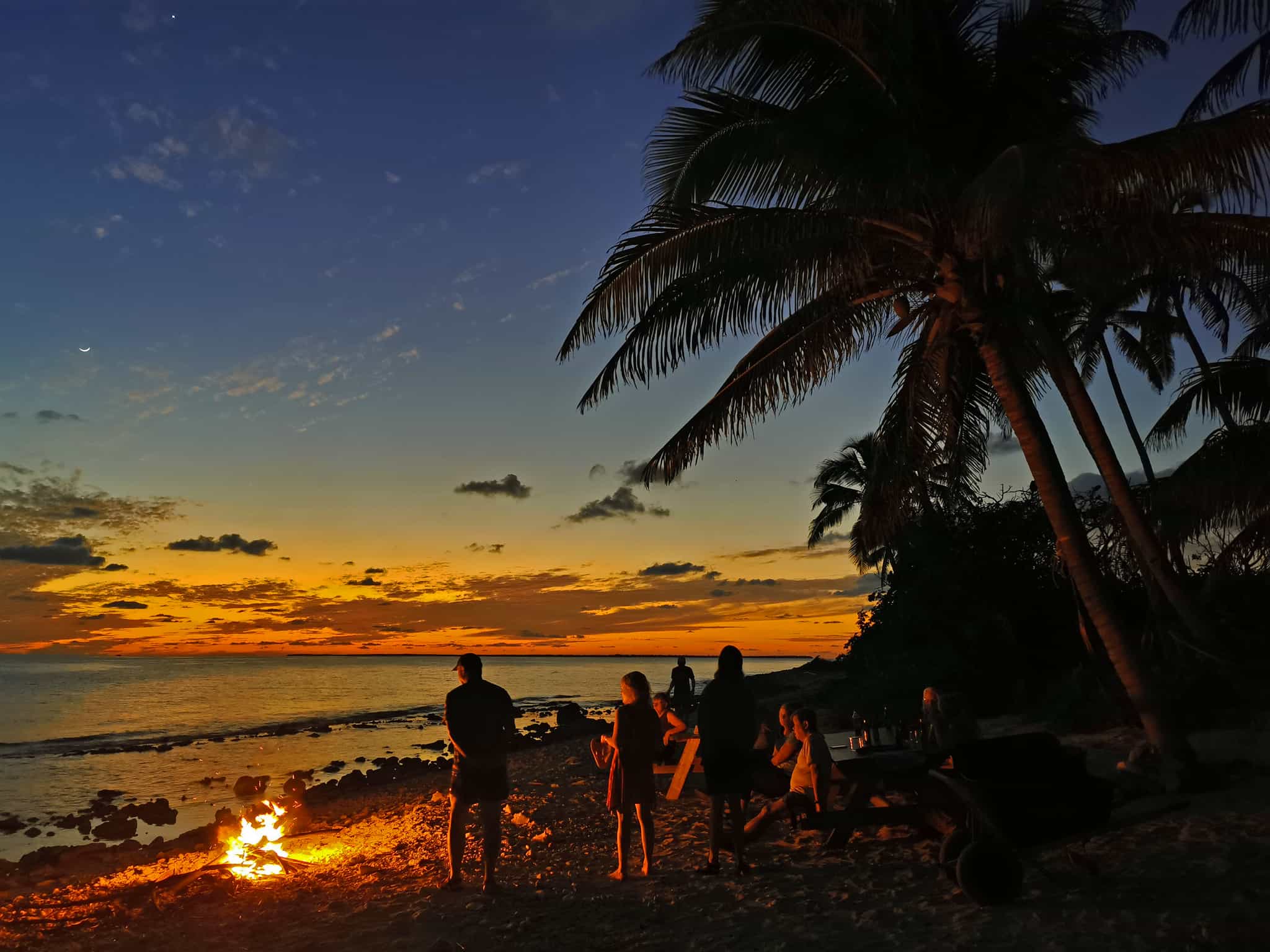 Sunset at Lighthouse Basecamp Half Moon Crescent. Photo: Island expeditions, Belize