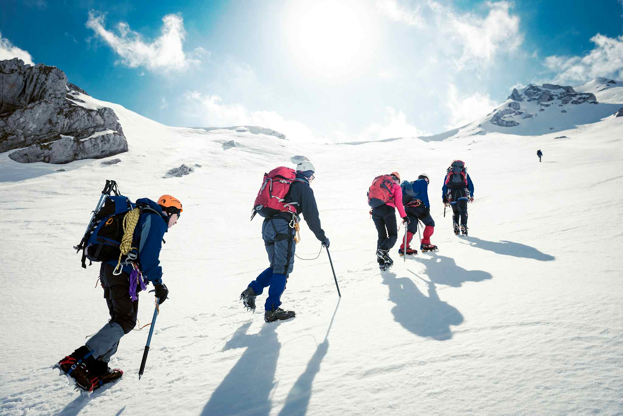 Mountaineering in snow. Photo: GettyImages-472236595
