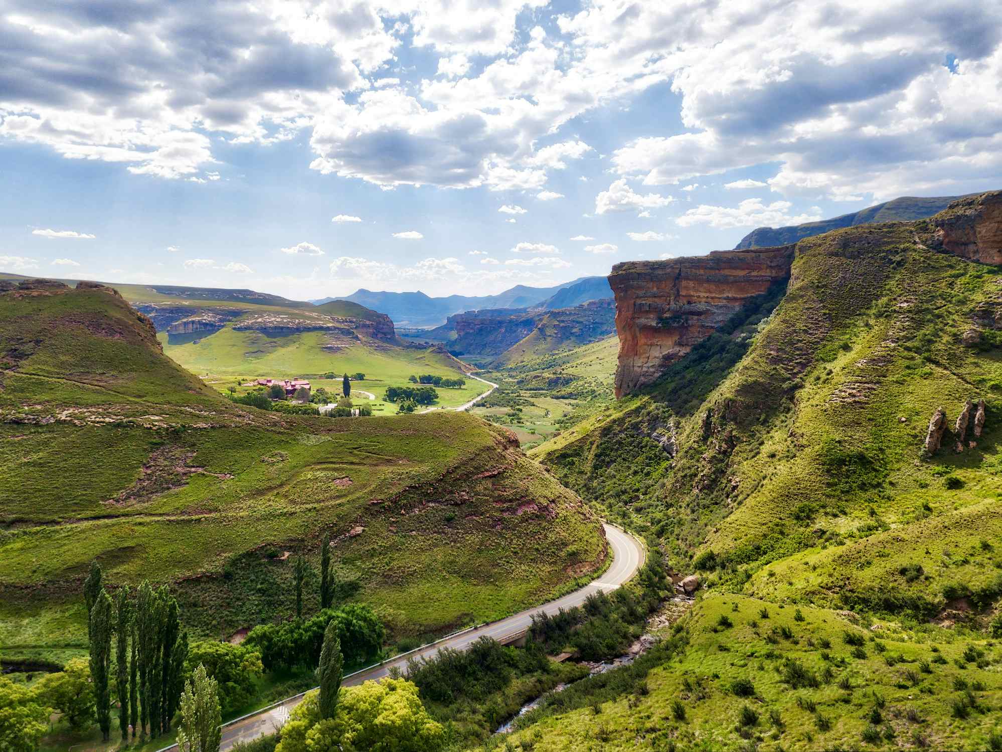 Drakensberg Mountains road, South Africa. Photo: GettyImages-936440972