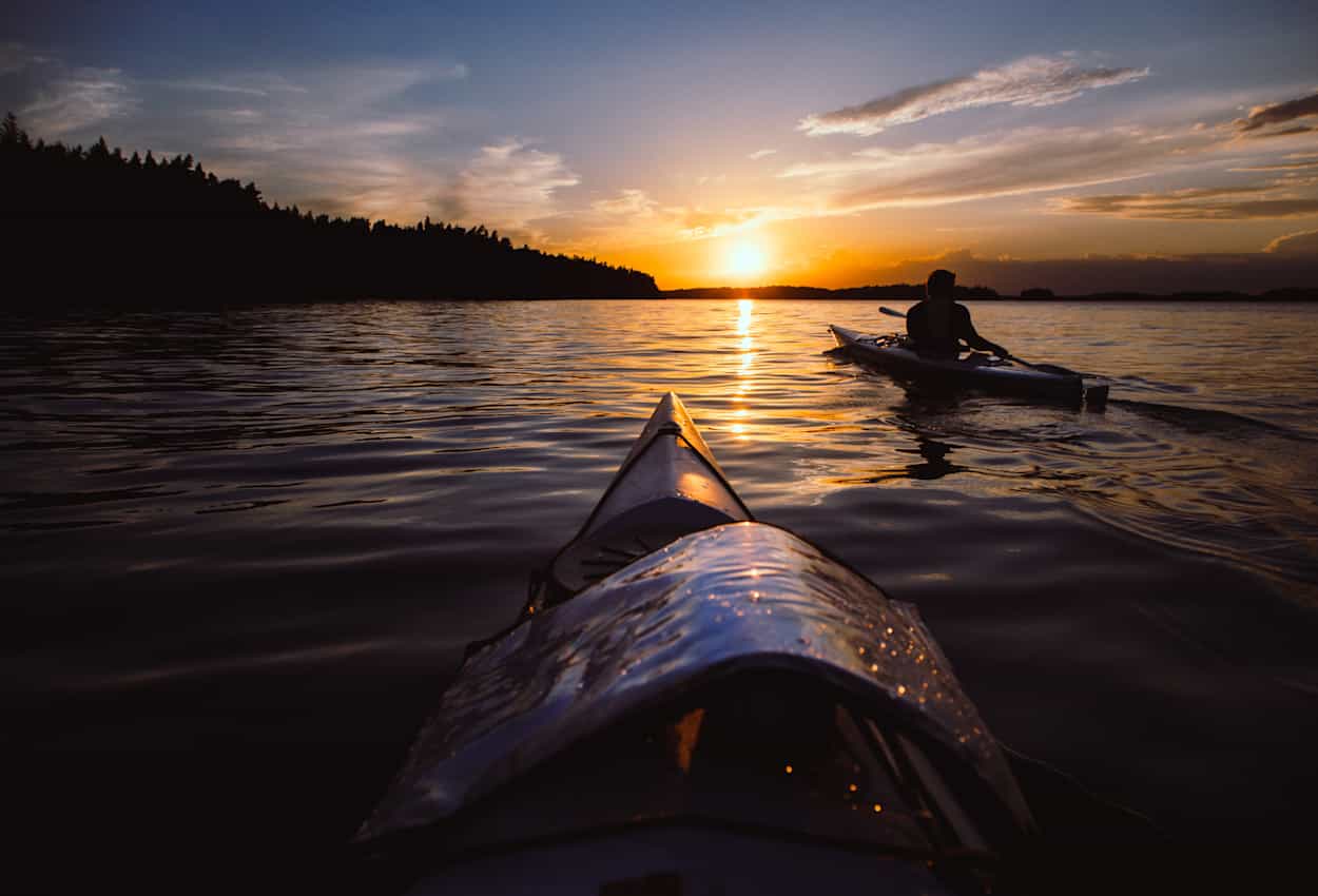 sunset kayaking stockholm archipelago.