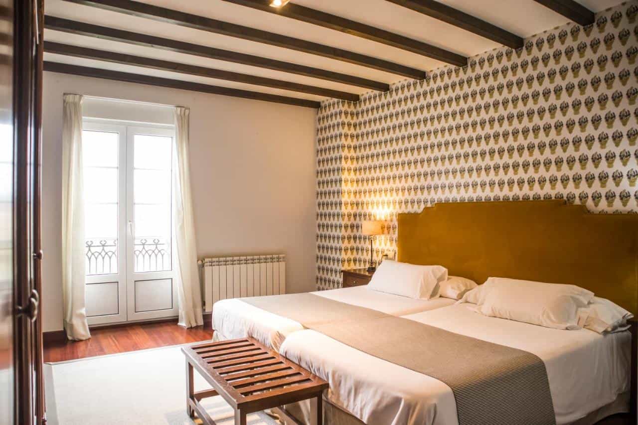 A bedroom with a double bed