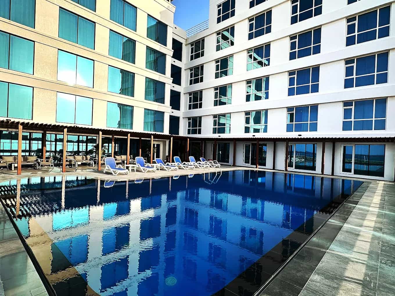 Sur Grand hotel pool