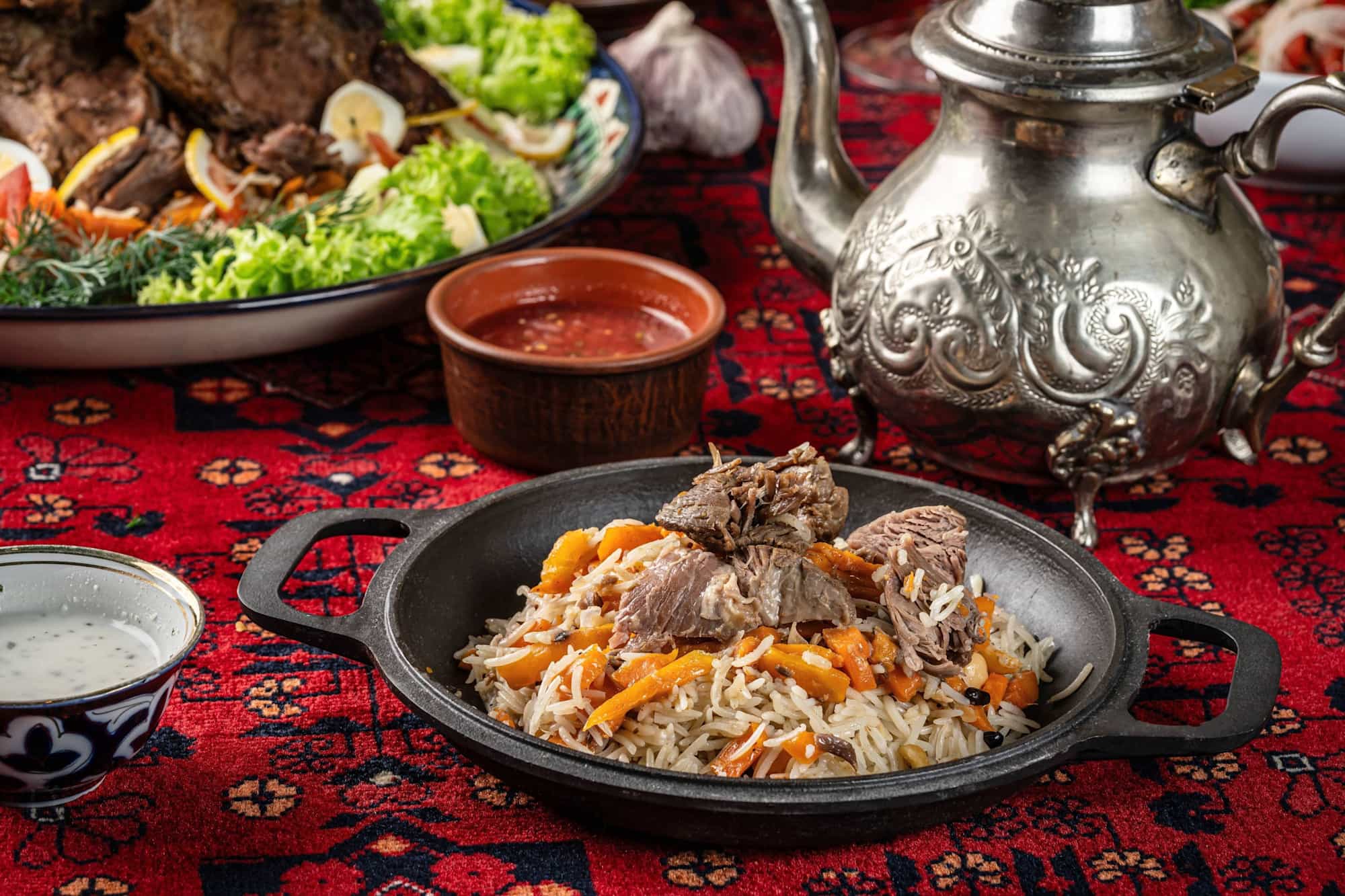 Samarkand pilaf in a cast-iron frying pan in an Uzbek restaurant