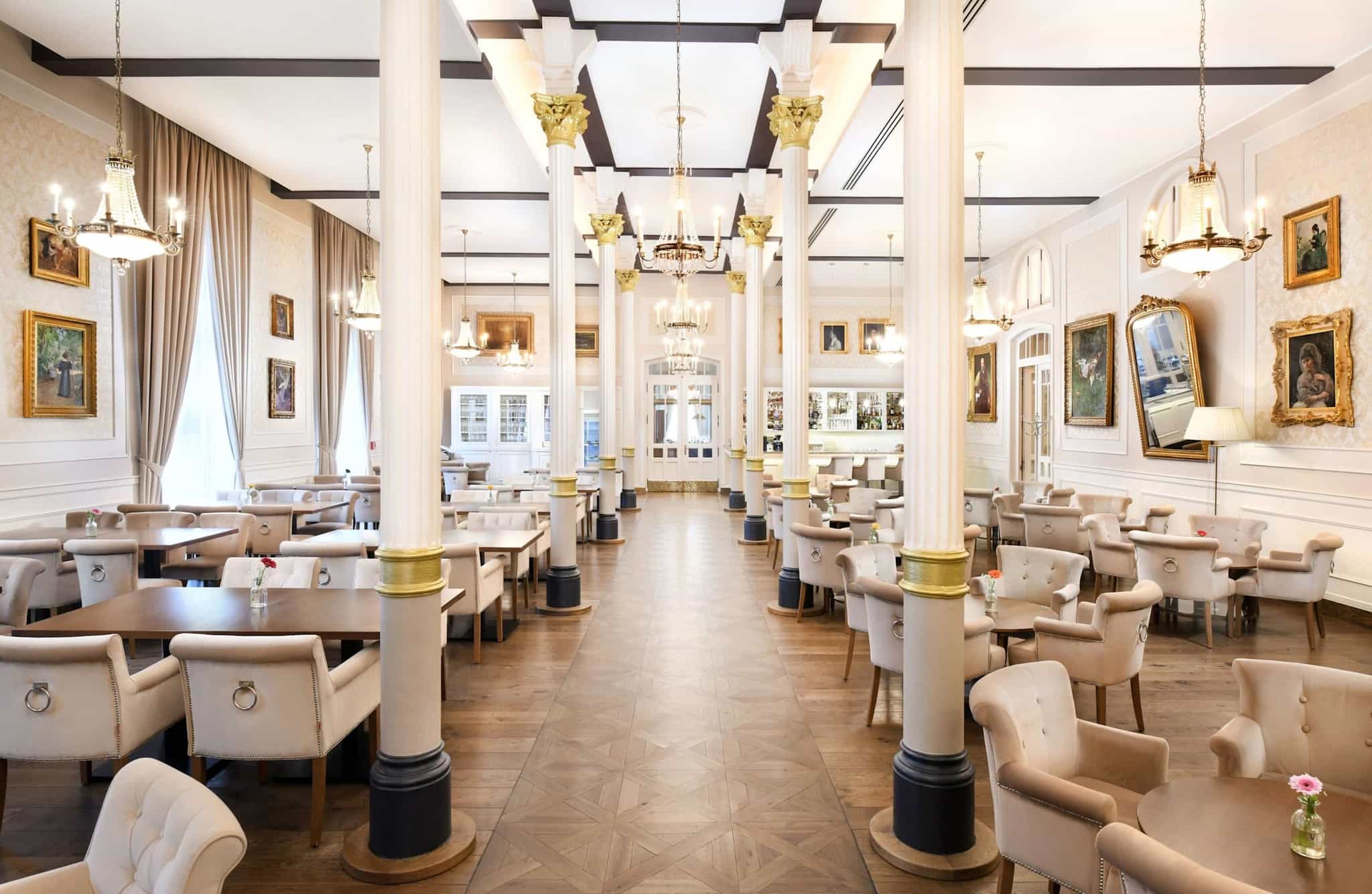 Dining room of the Hotel Lominca