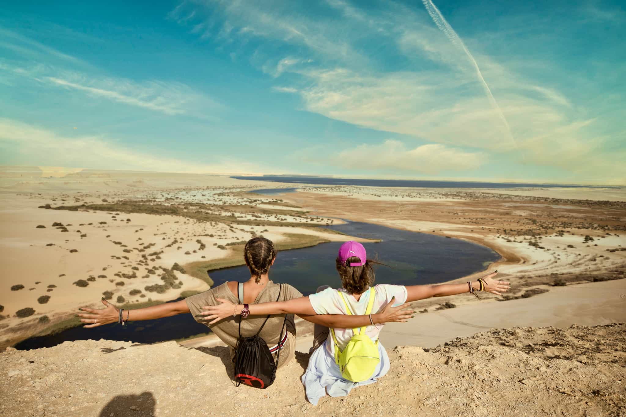Tourists hiking and enjoying the lake views in Fayoum. Photo: host, travel trails