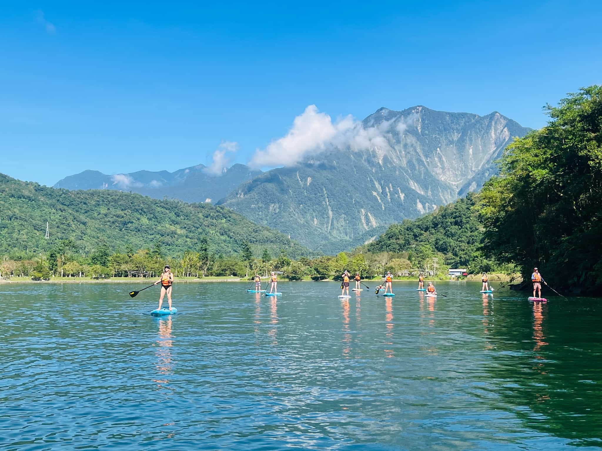 Paddleboarders on Liyu Lake, Taiwan.