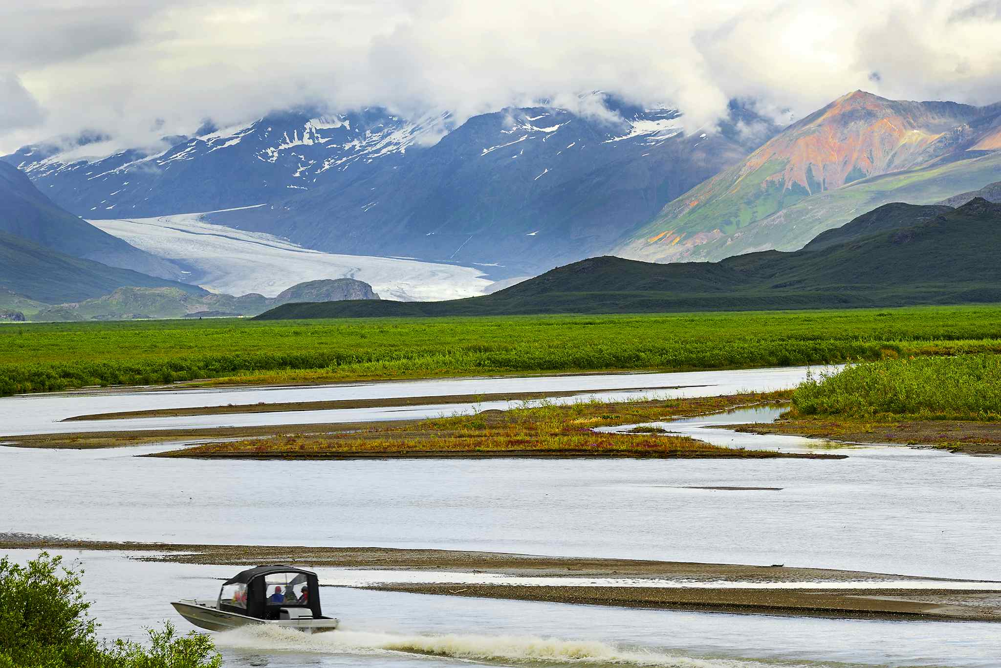 Maclaren River in Alaska, USA
Shutterstock: 1228717153