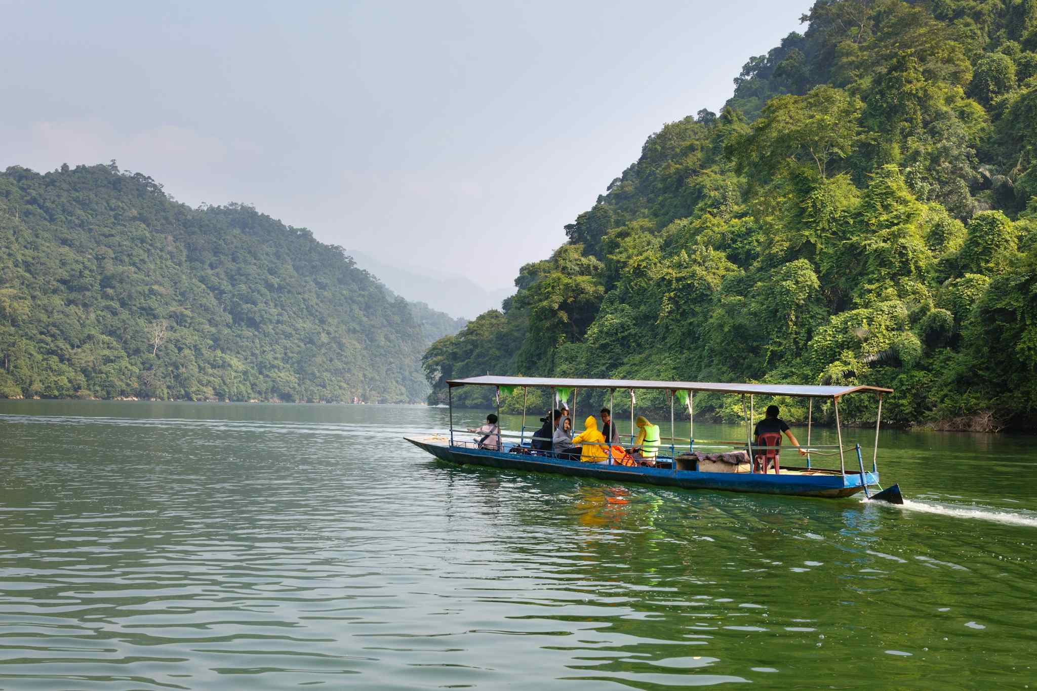 Shutterstock - Adventurers on a boat cruise across Ba Be Lake in Vietnam. Photo: Shutterstock #518398075
