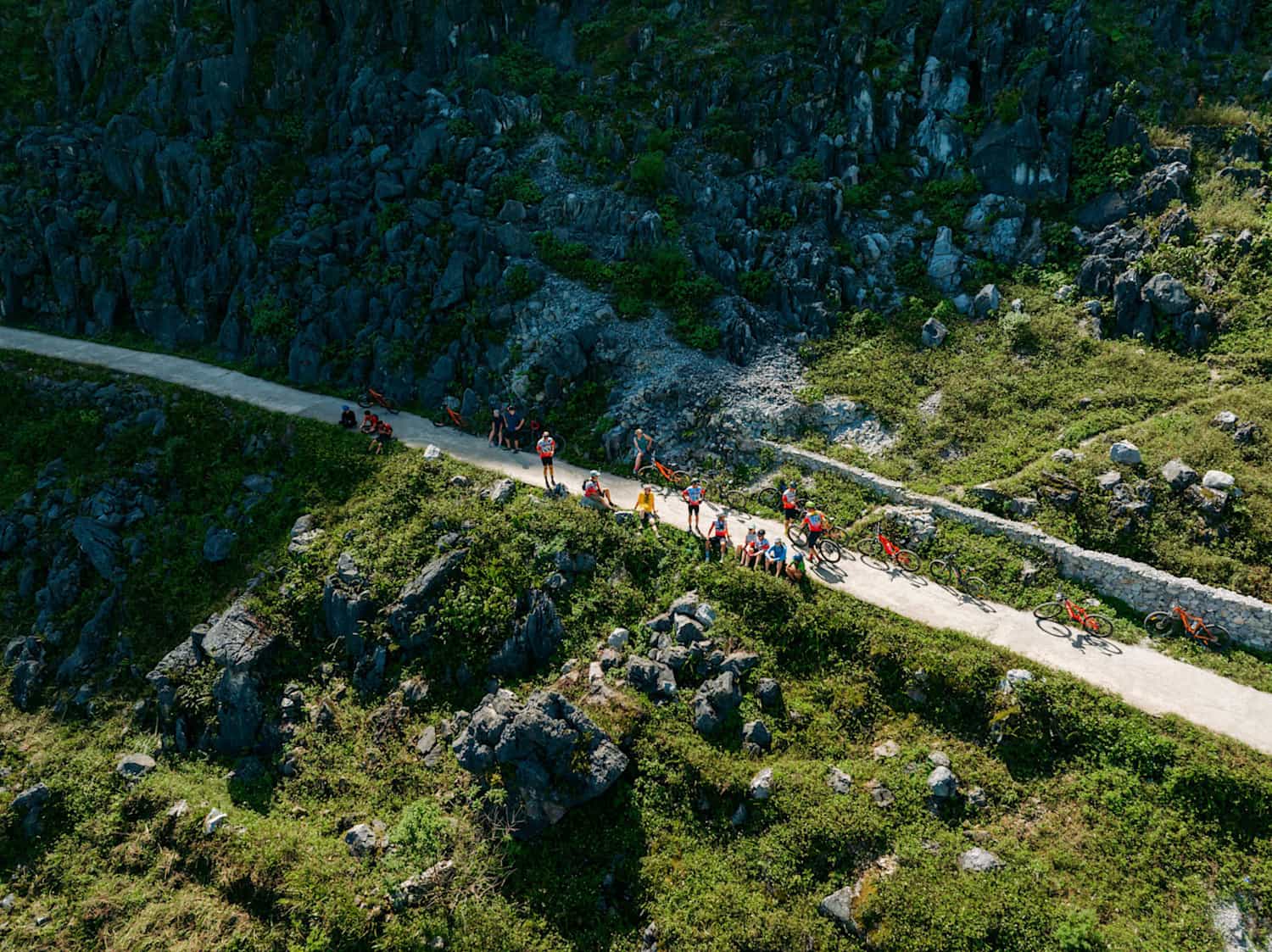 Cycle break, mountain passage, Vietnam