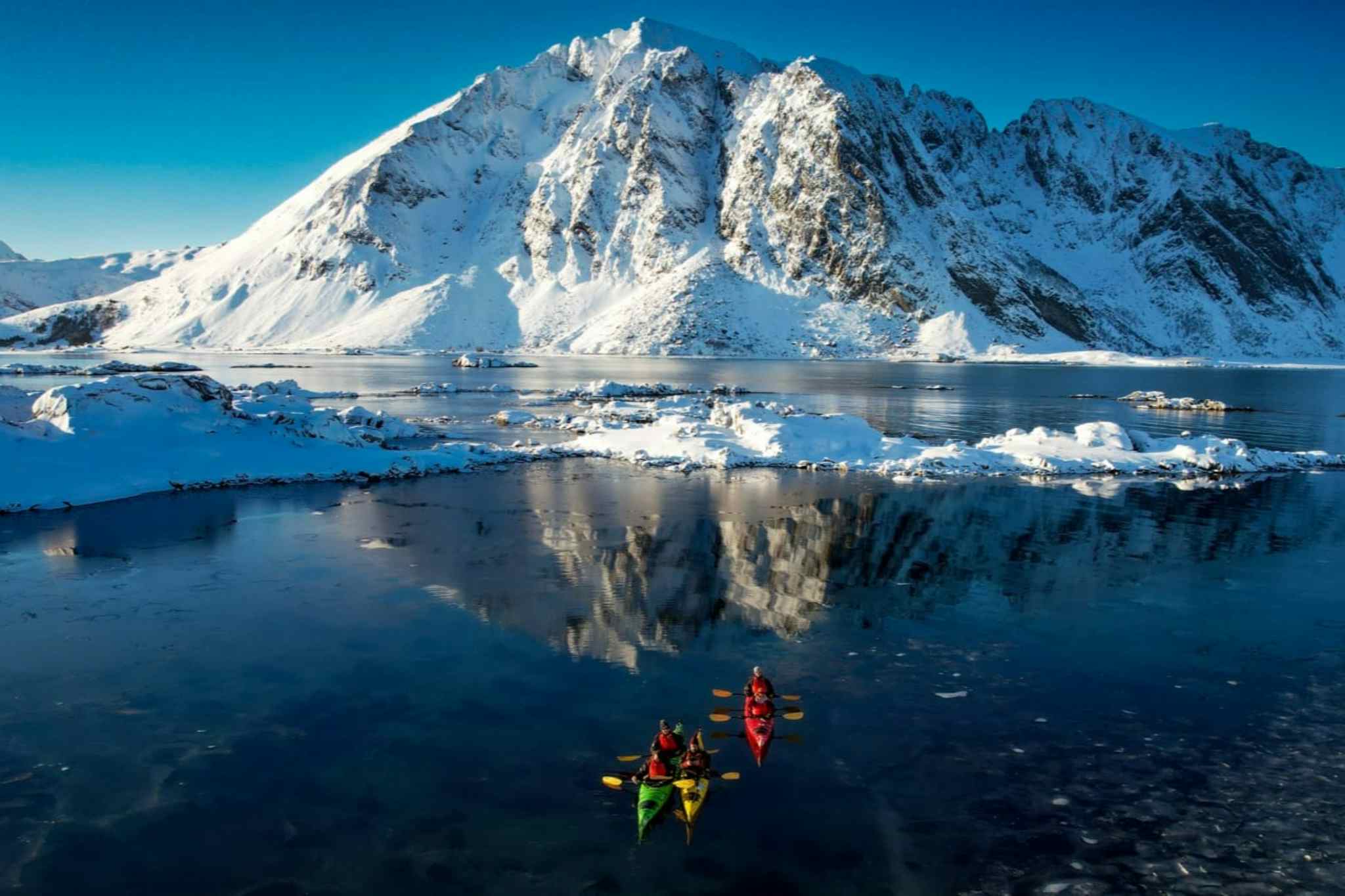 Lofoten Islands kayaking in winter, Norway. Photo: Host/Northern Explorer