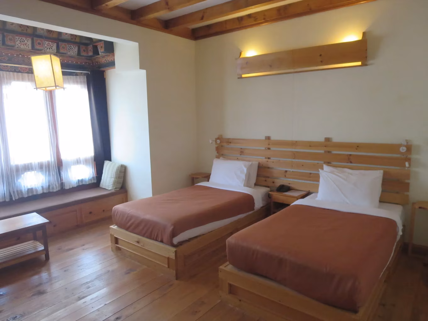 Two single beds in Hotel Vara.