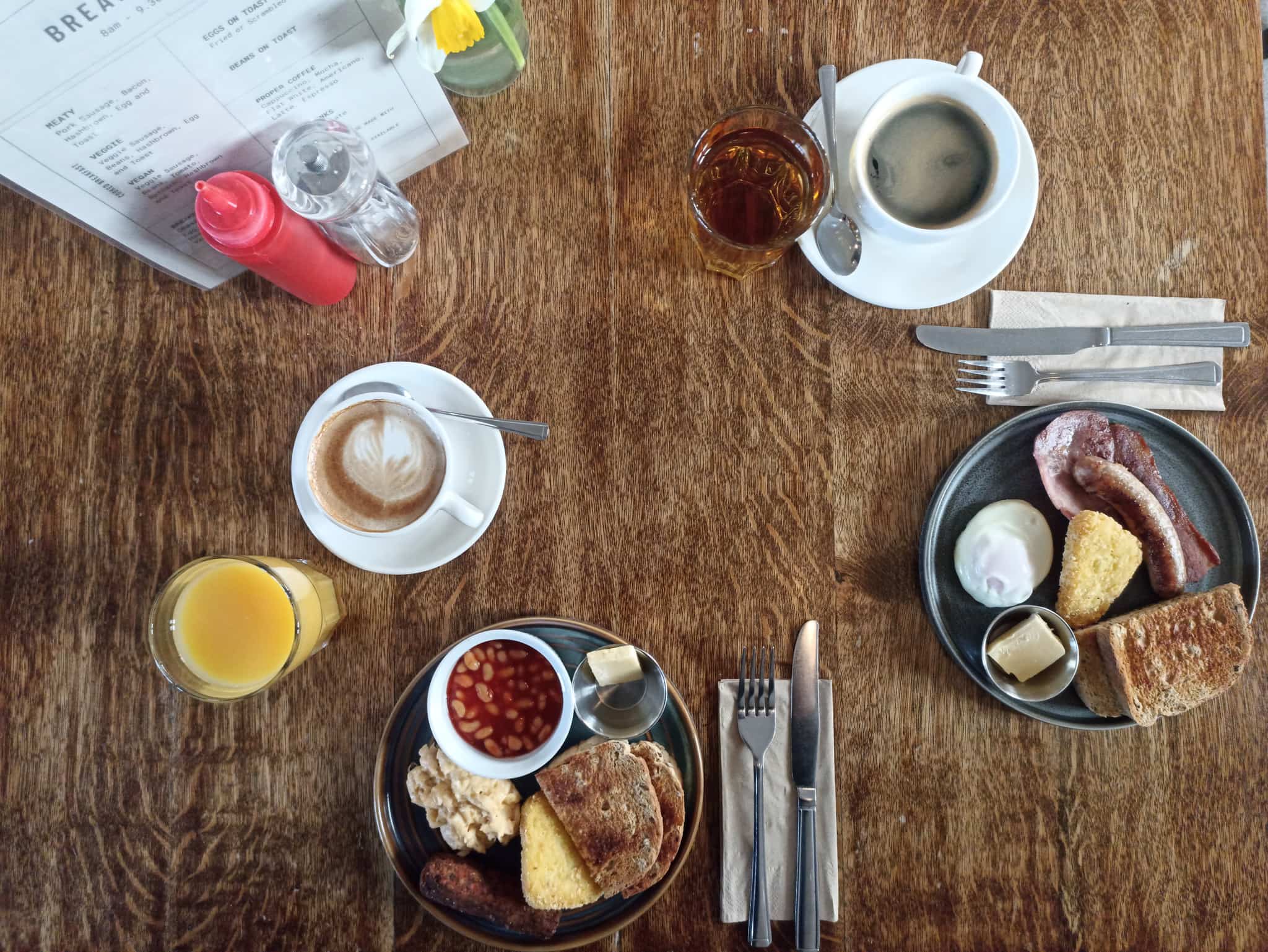 Breakfast at Lodge Dinorwig Hostel in North Wales