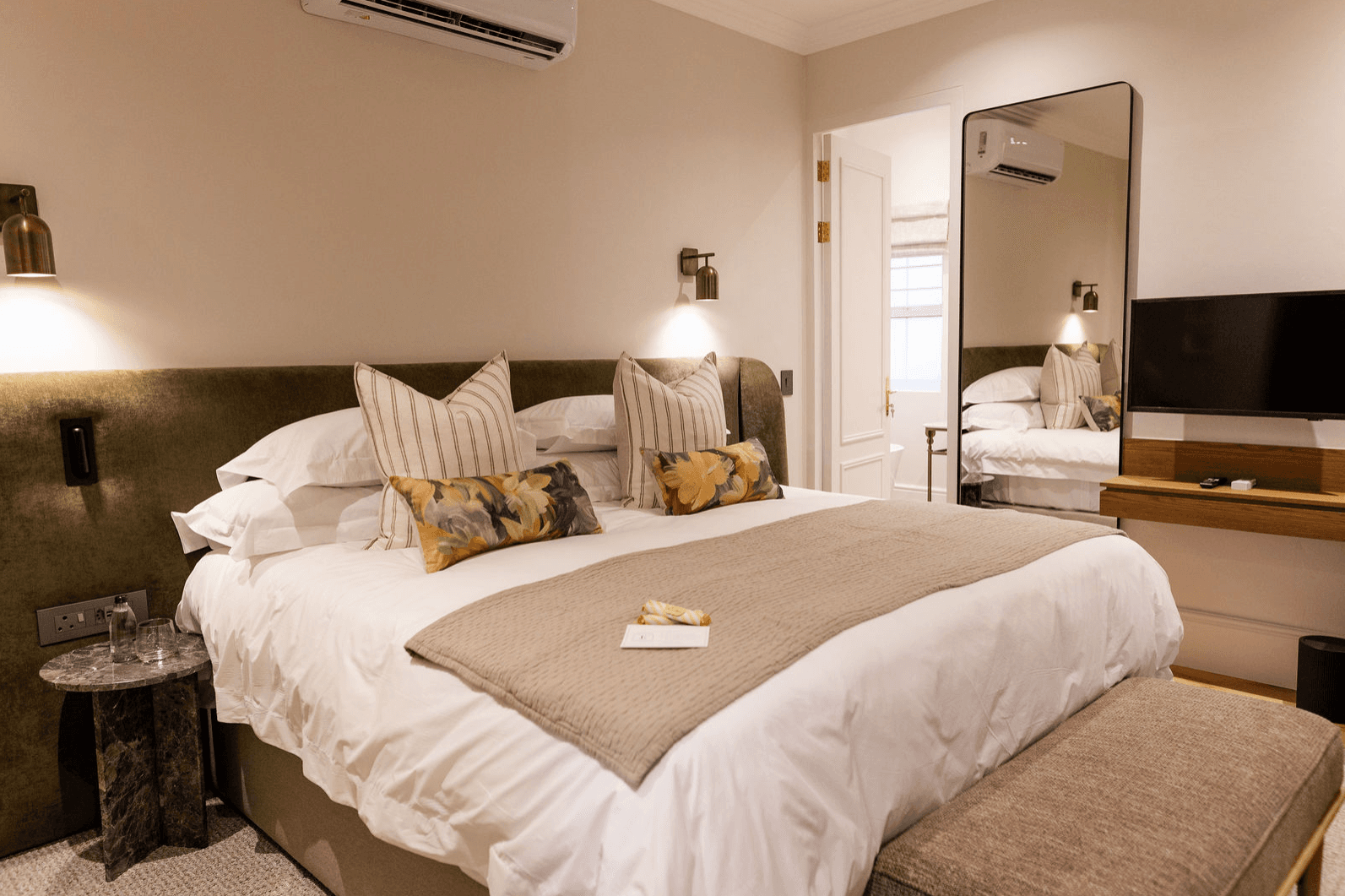 Eendrachct Hotel Double Bedroom, Stellenbosch | Photo: Eendracht Hotel