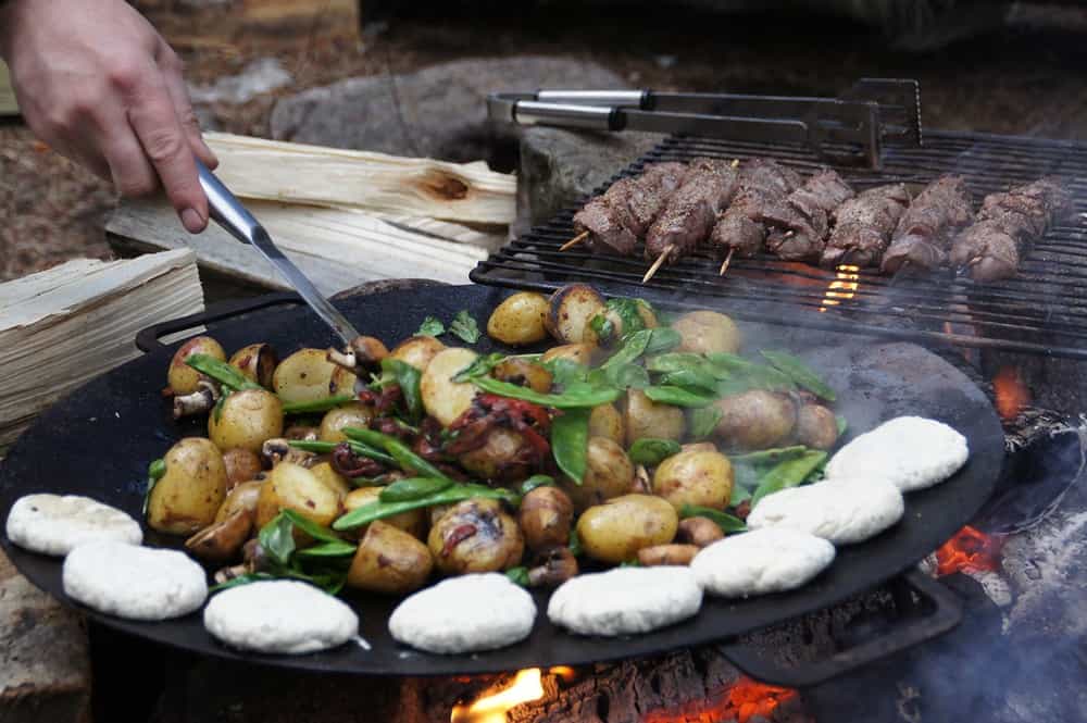 Cooking over open fire, Sweden. Photo: Svea Äventyr