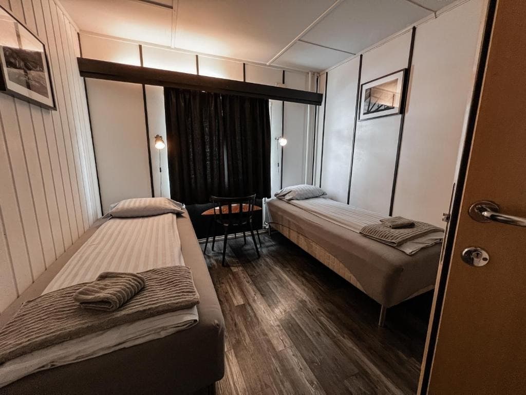 Twin room at the Gjestehuset 102 in Longyearbyen, Svalbard.