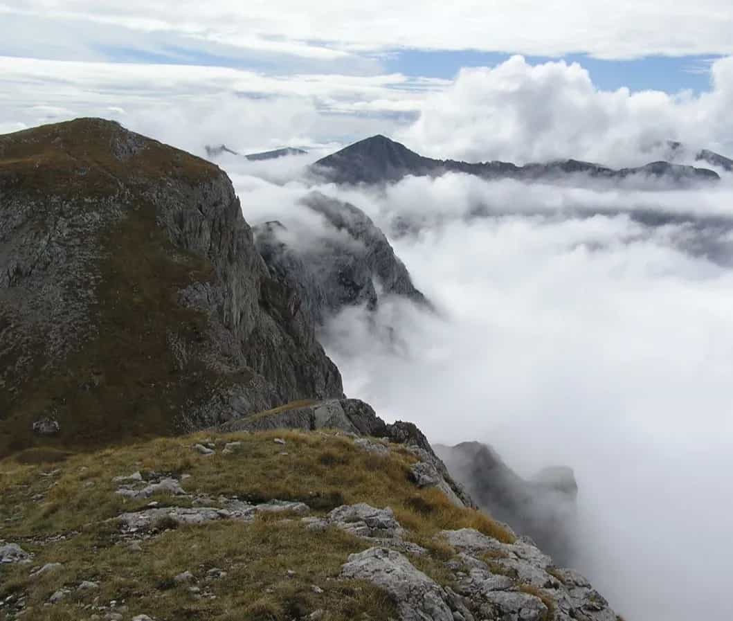 Karsts and Rock Rings: a Guide to Hiking in Bosnia and Herzegovina