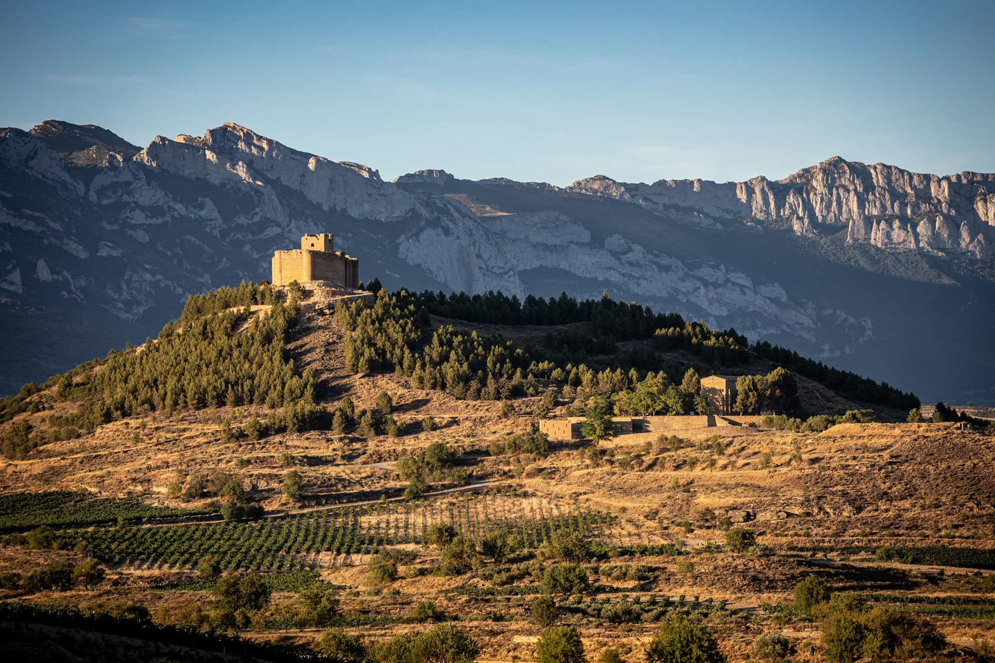 Mountainous backdrop in La Rioja, Spain.