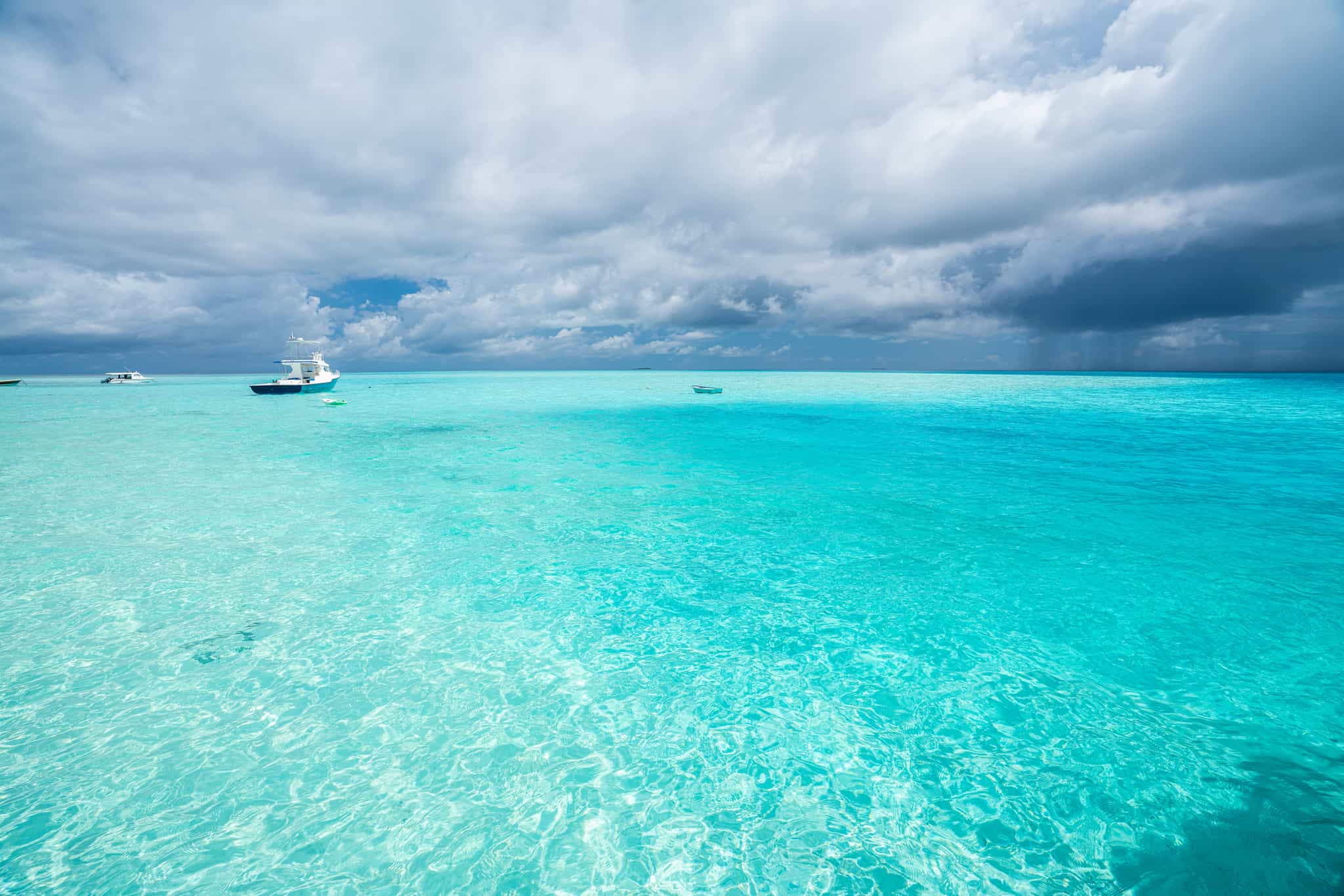 Turquoise blue Indian ocean at Fulidhoo island, Maldives.