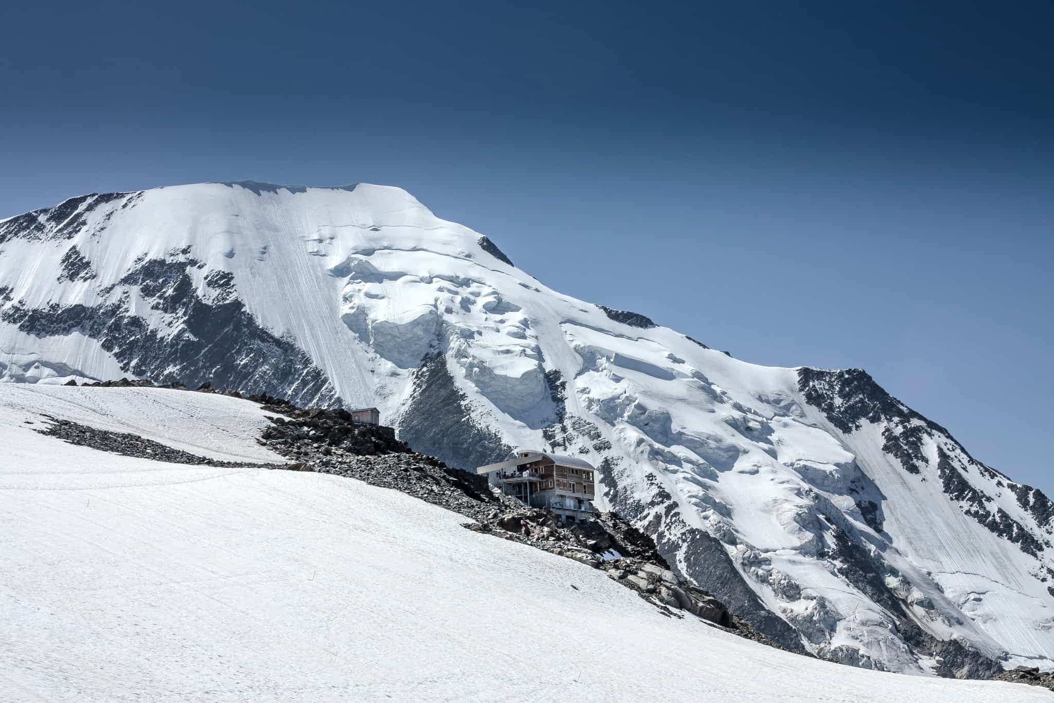 Glacier de Bionnassay and the Tête Rousse refuge, Mont Blanc. Photo: Host/Altai France, Pierre-Antoine Laine