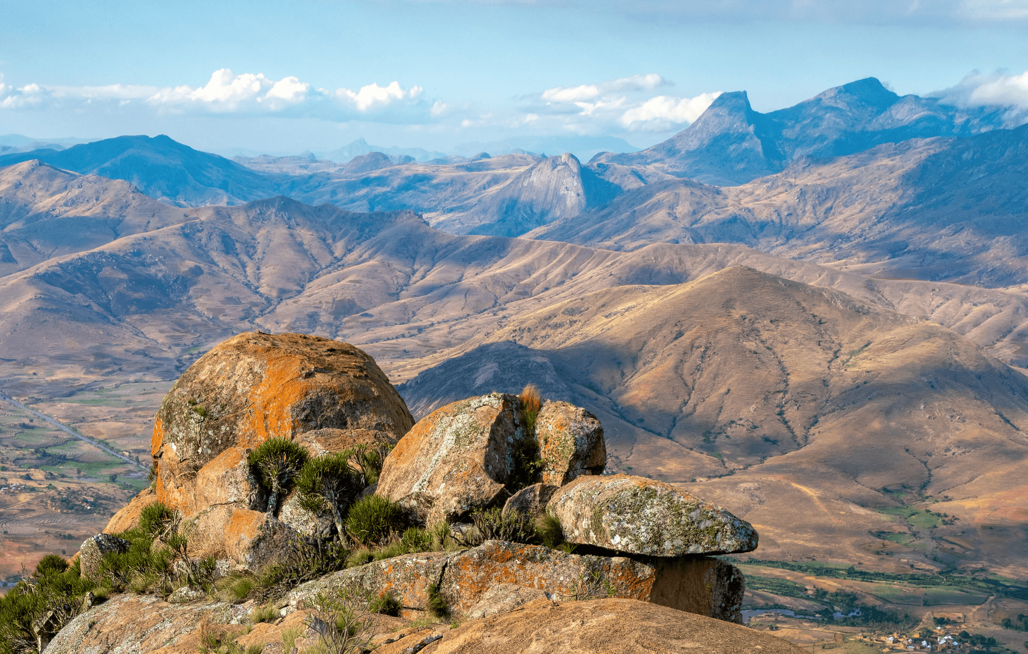 Andringitra np Madagascar
Canva - https://www.canva.com/design/DAFlJ1E6By8/5QPdLBqvXEBUJ577fYPZAA/edit