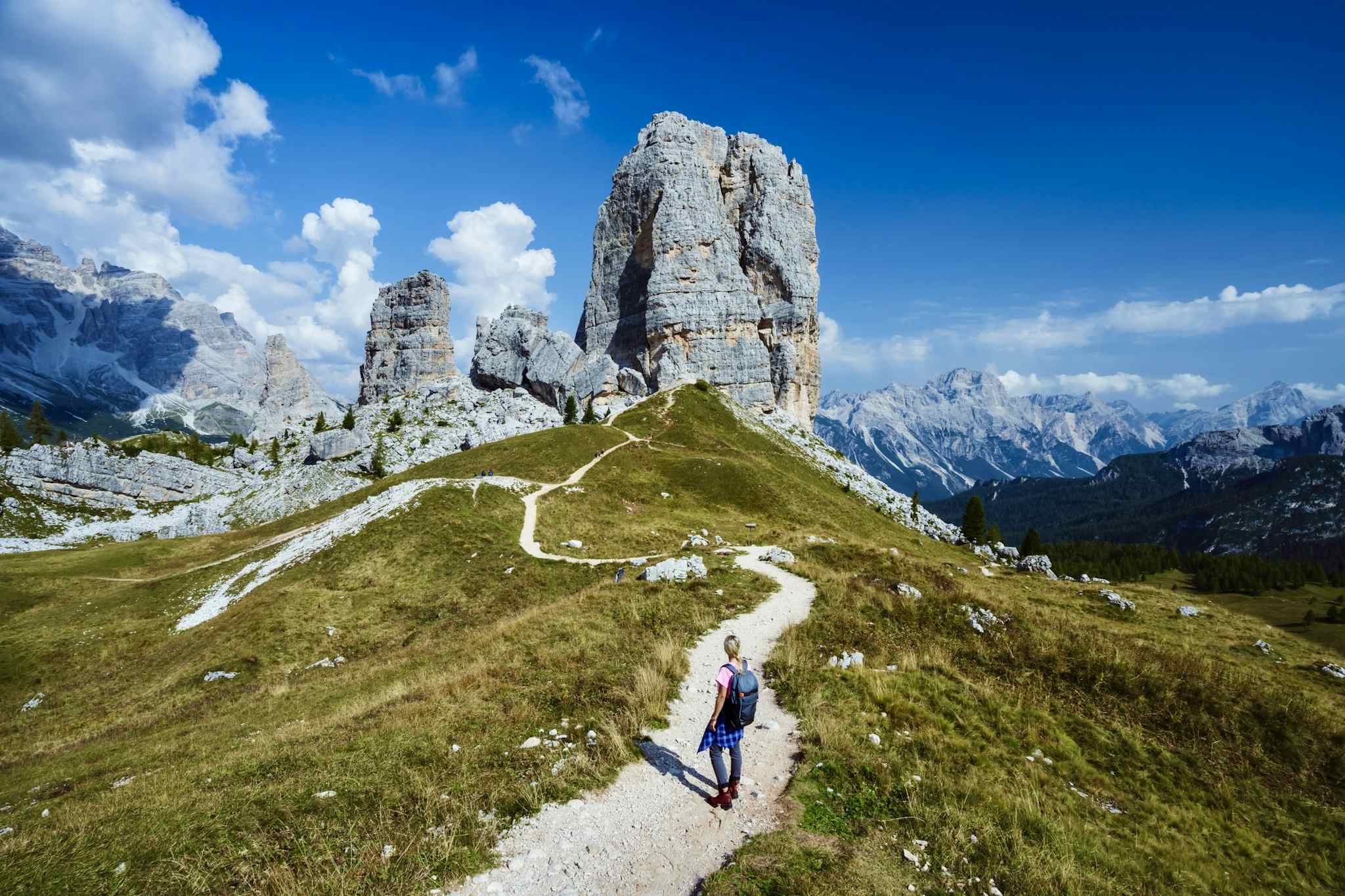 Cinque Torri hike, Dolomites, Italy. Photo: GettyImages-1352322707
