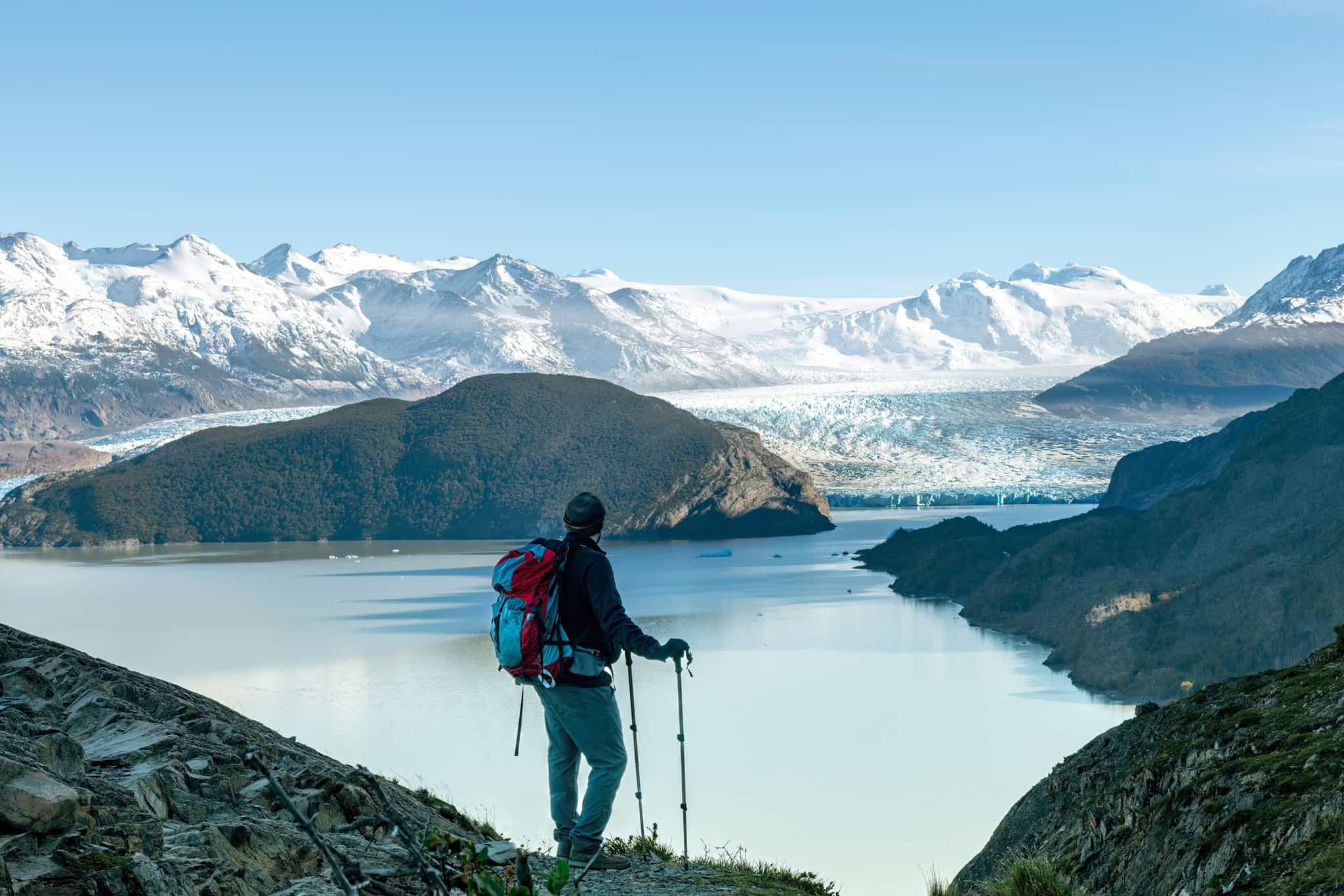 Man overlooking the terminus of glacier grey and lago grey