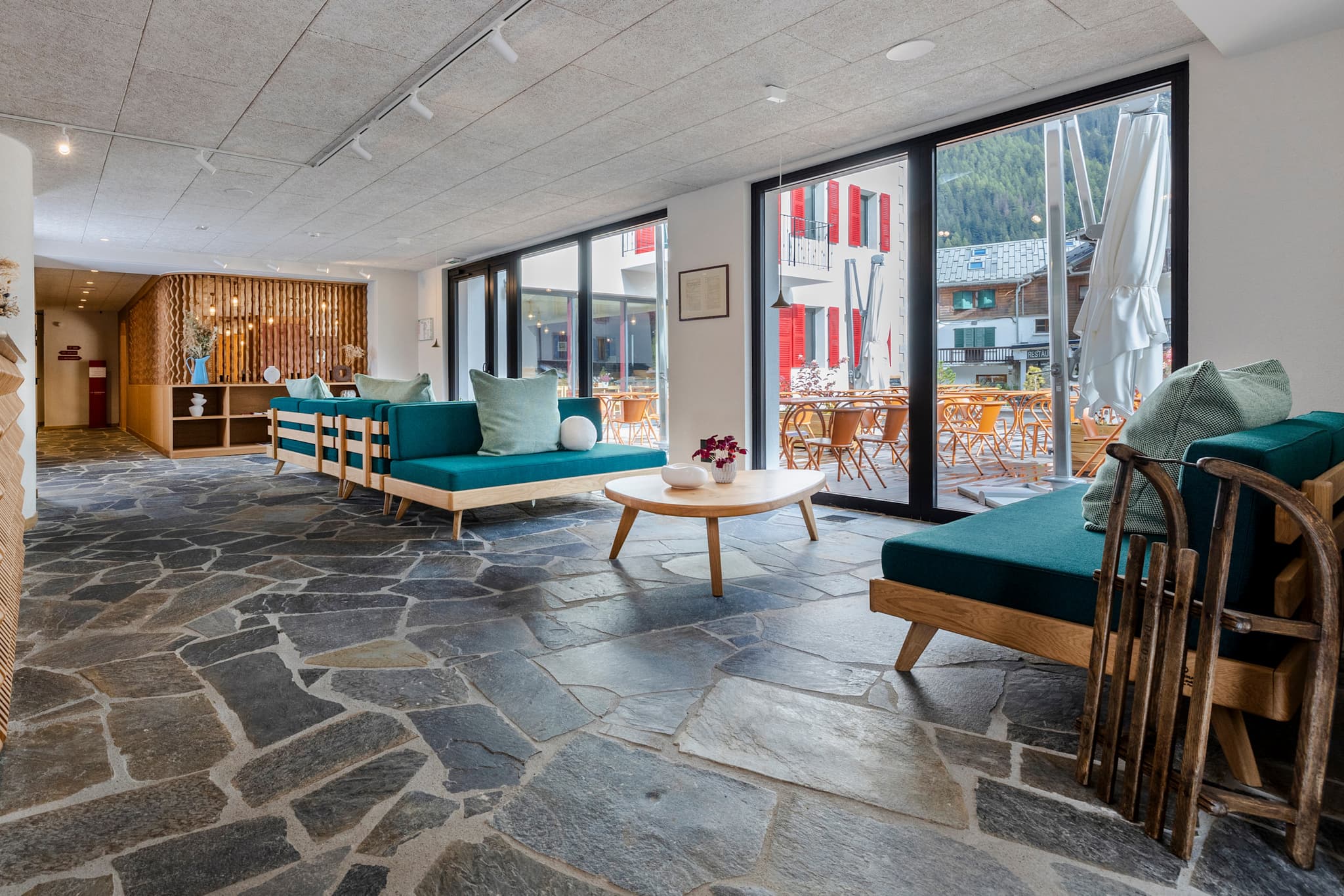 Hotel de la Couronne bar and lounge