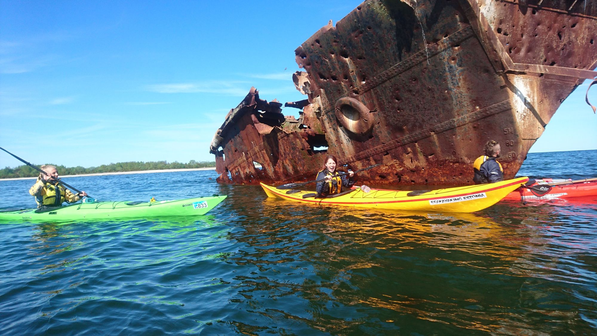 Kayaking-to-shipwreck-Estonia