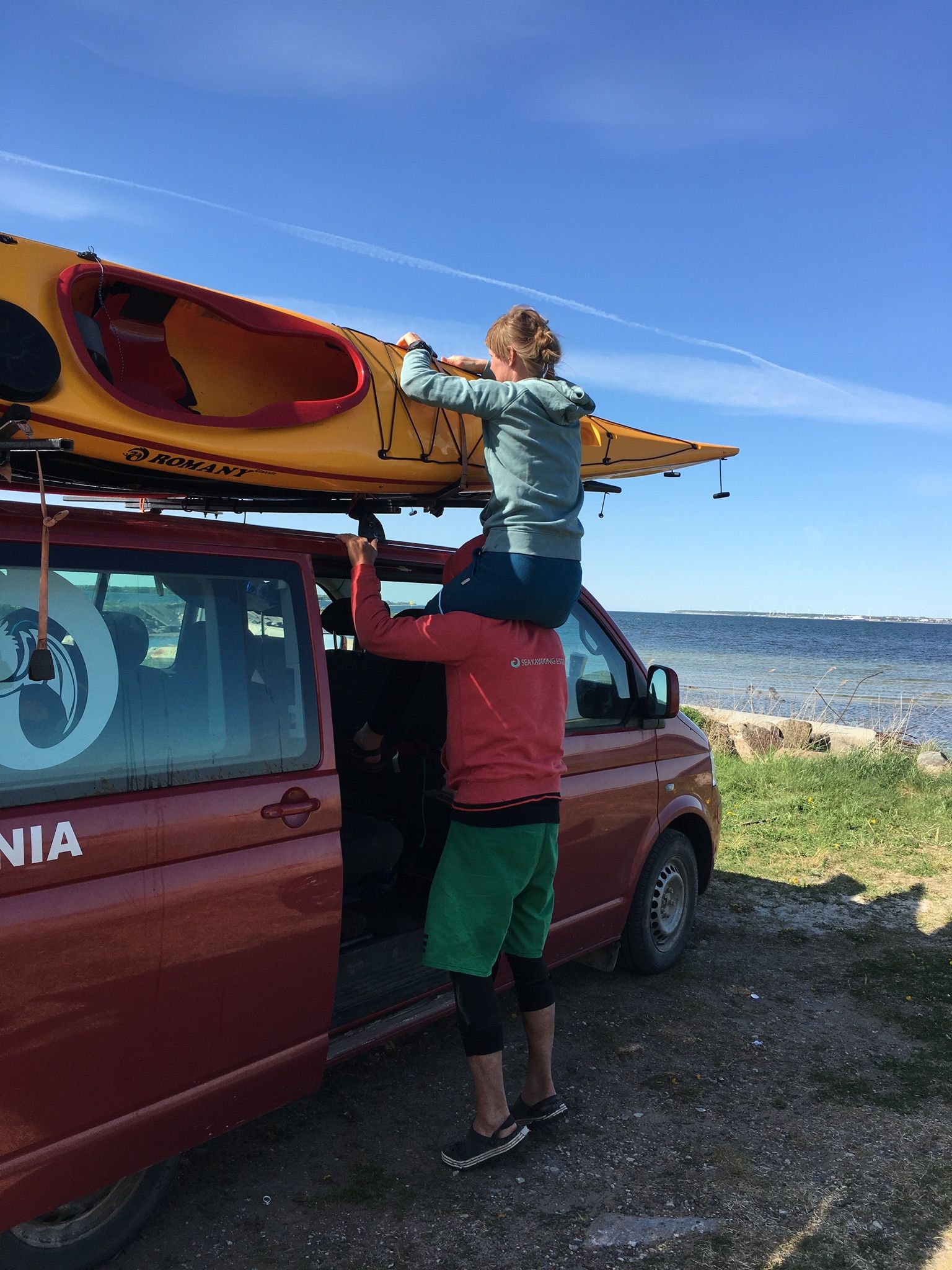 Packing-kayaks-Estonia