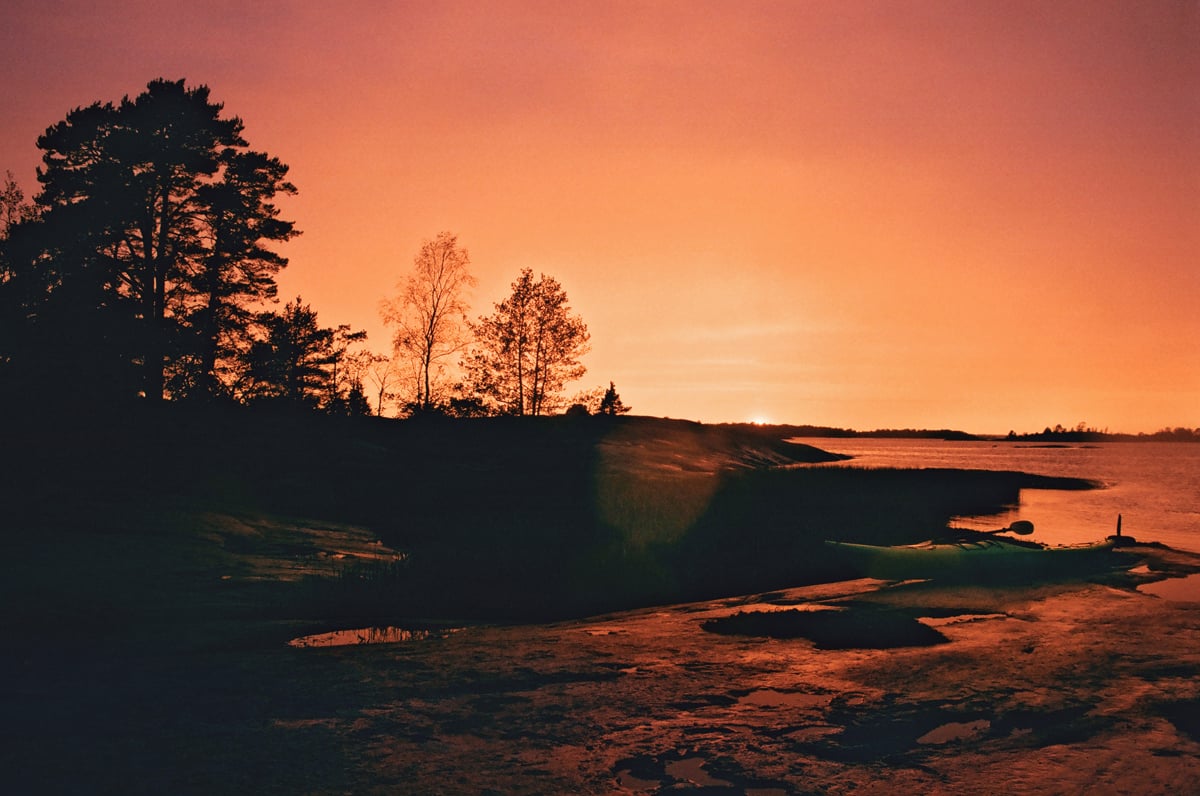 A single kayak at sunset in the Saint Anna Archipelago, on a Much Better Adventures trip