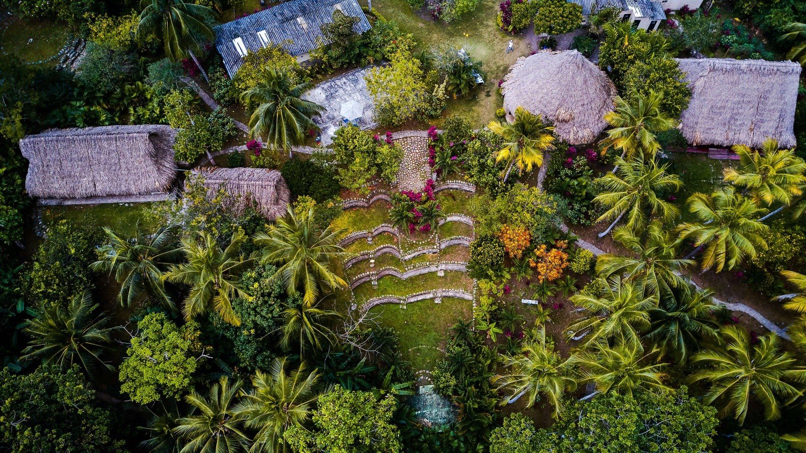 An aerial view of a settlement in the Colombian jungle.
