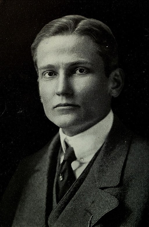 A black and white photo of Hiram Bingham