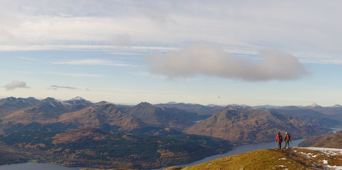 Two hikers looking at the beautiful view from Ben Lomond 