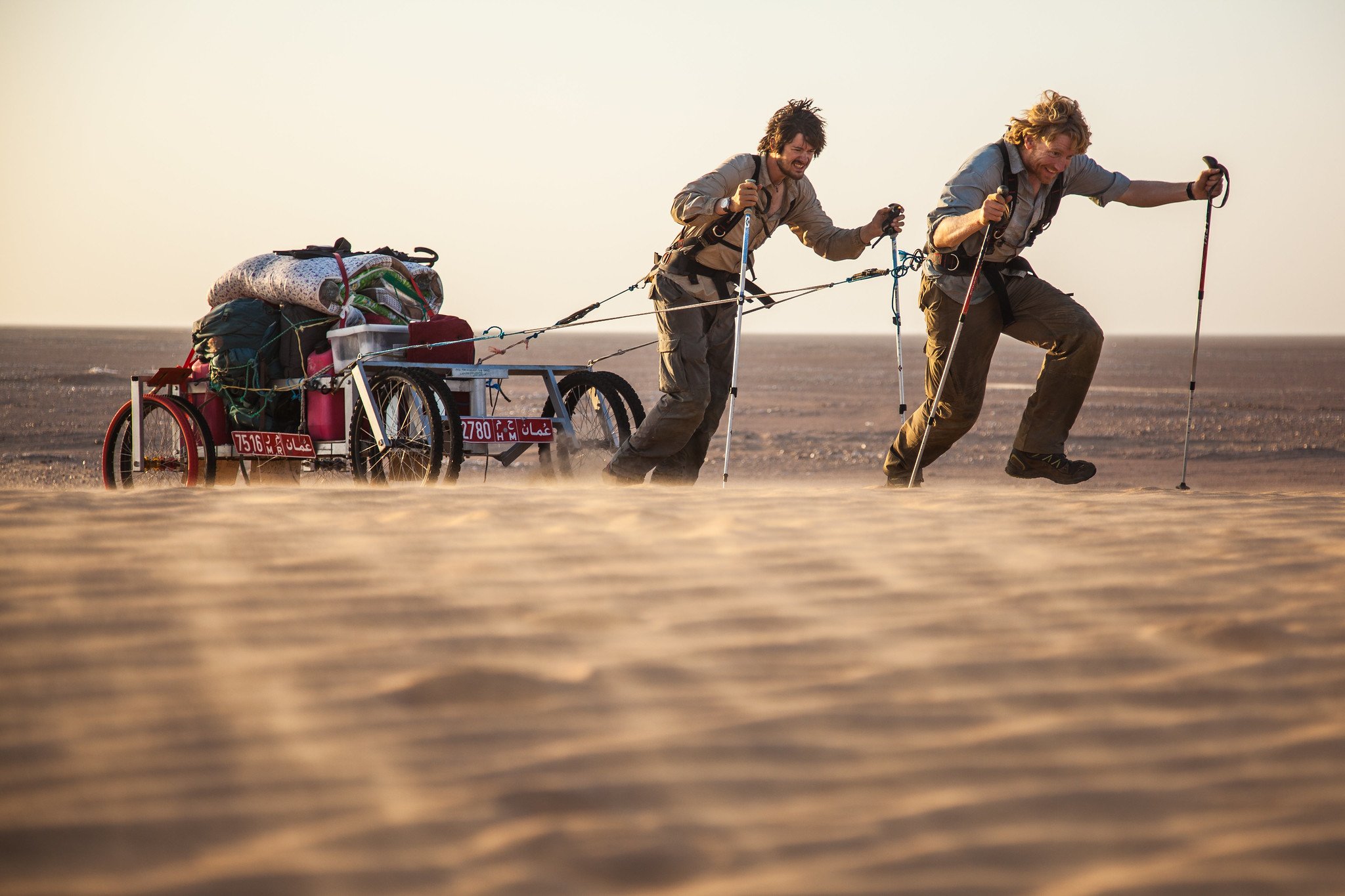Alastair Humphreys and Leon McCarron pulling a cart across the Empty Quarter desert | Photo: Alastair Humphreys