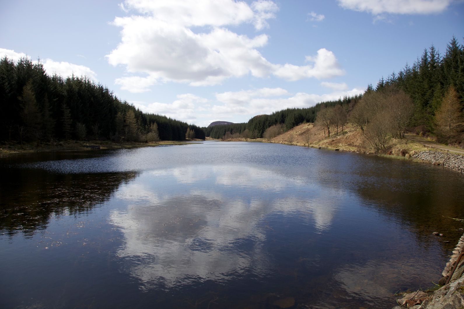 A beautiful lake along the Rob Roy Way