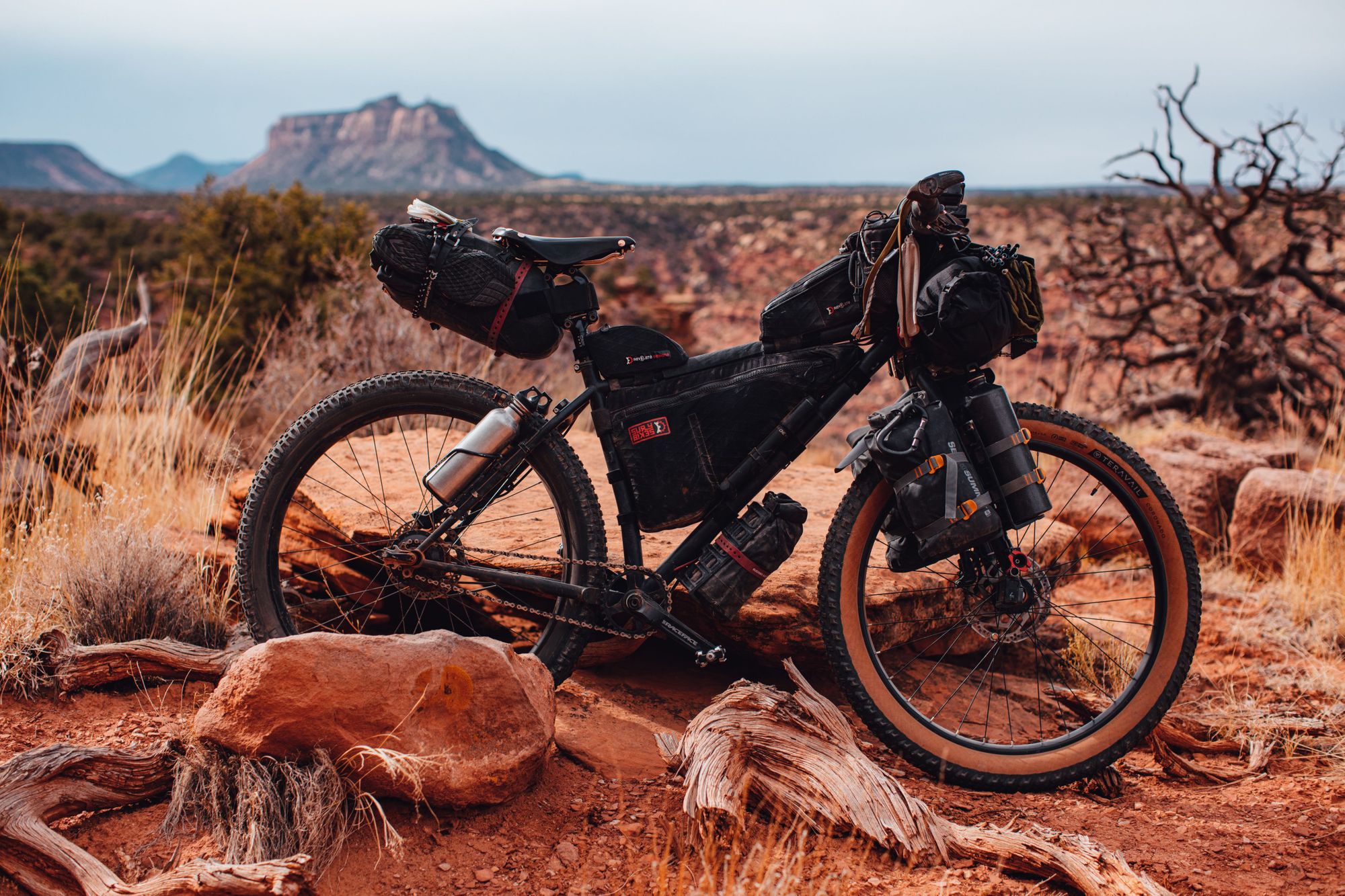 A bike with full bikepacking set up, in the desert.