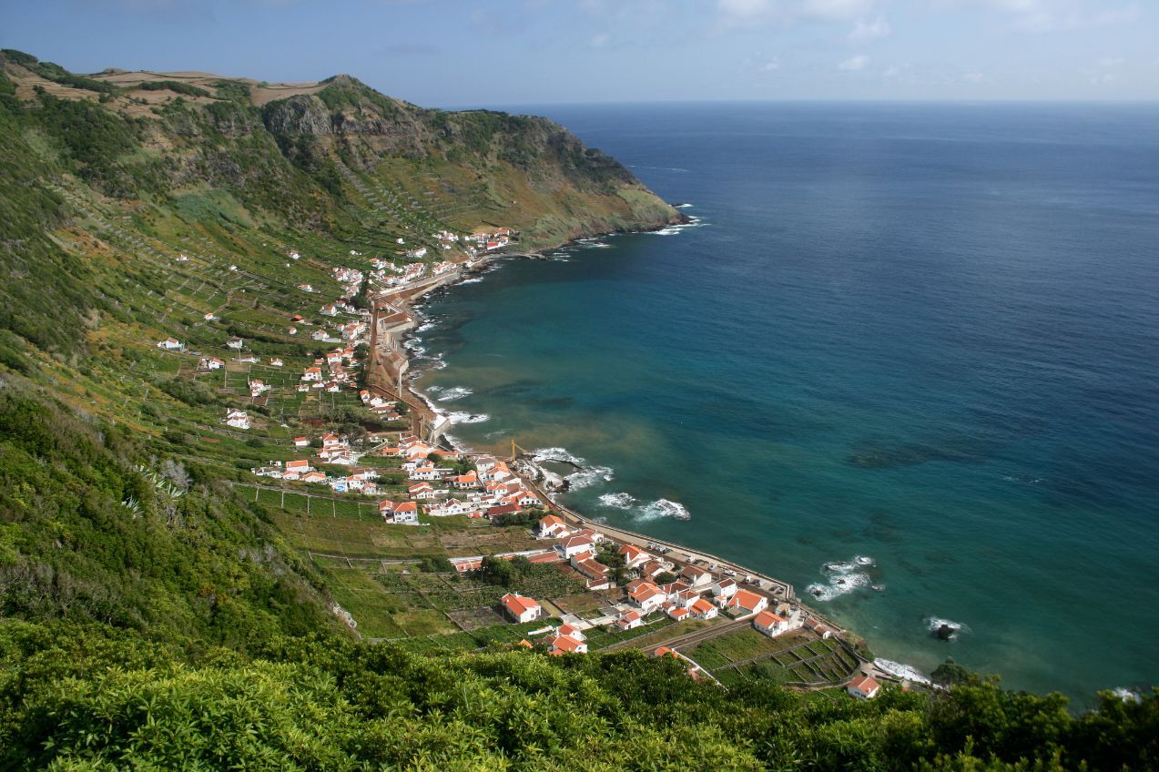 An aerial view of a town in Santa Maria.