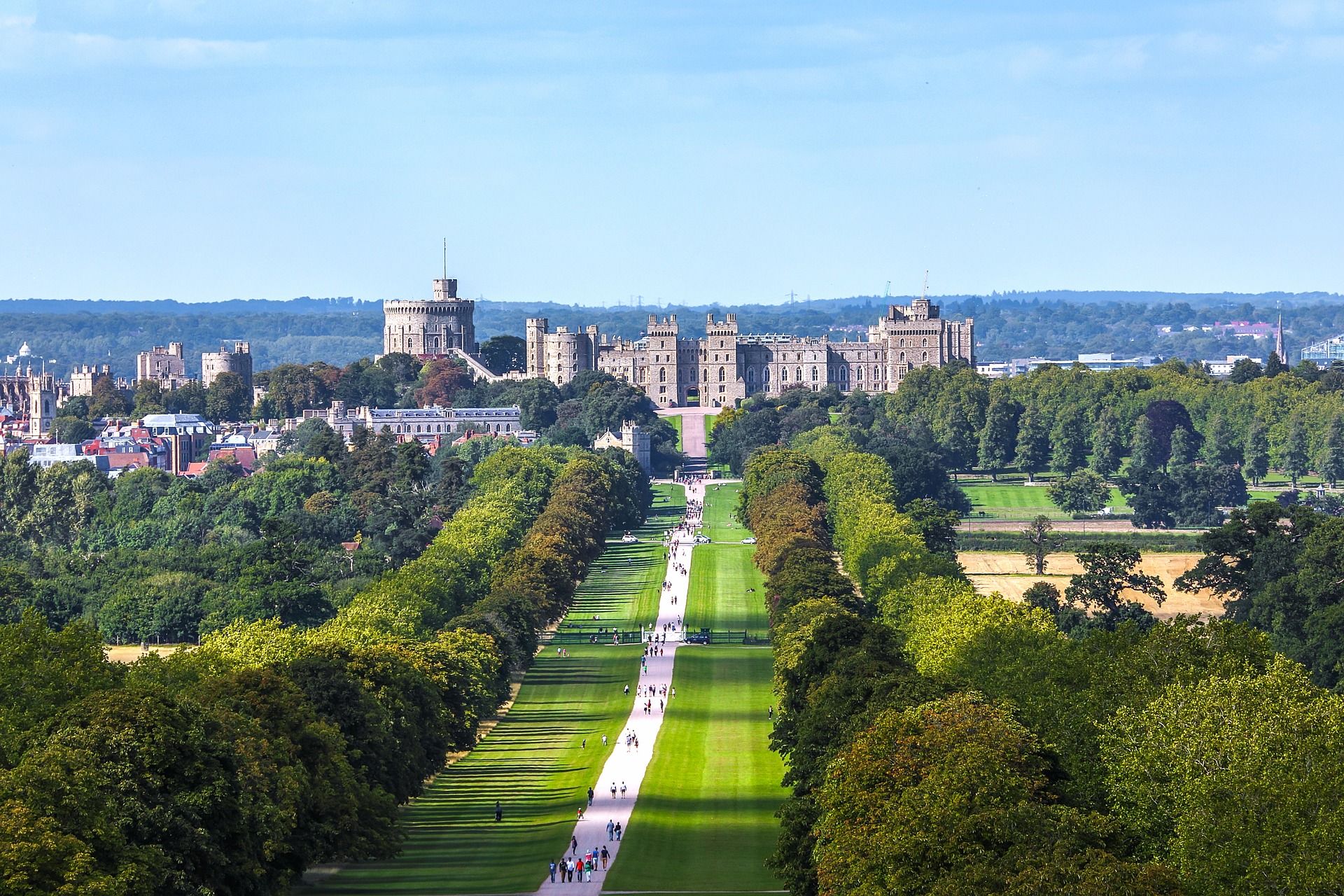 Windsor Castle and the Long Walk. Photo: Roman Grac/Pixabay